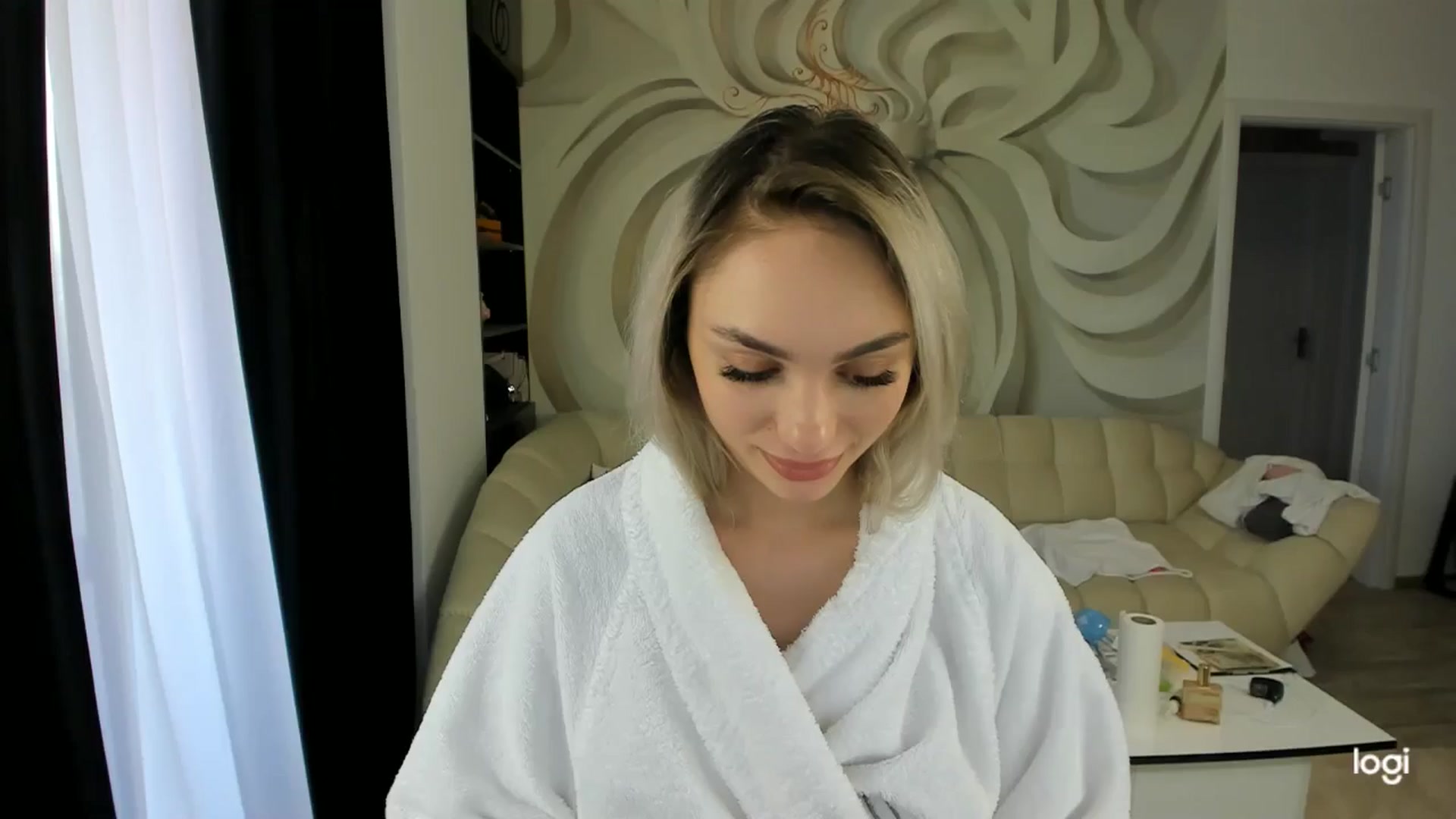 Gallery image thumbnail from HaleySweet18's myfreecams stream on, 06/06/2024, 06:48 image 2 of 20