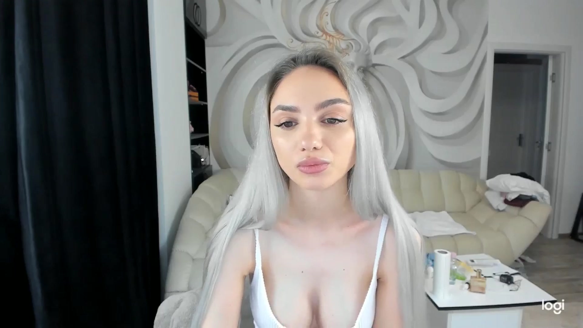 Gallery image thumbnail from HaleySweet18's myfreecams stream on, 06/09/2024, 21:00 image 4 of 20