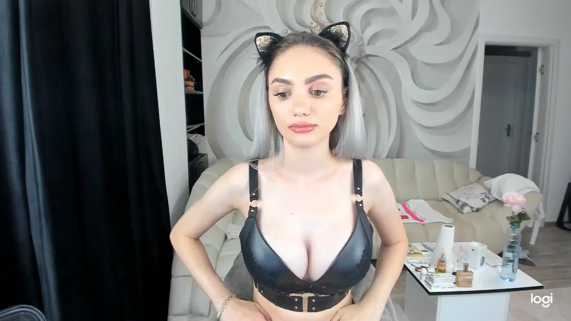 Gallery image thumbnail from HaleySweet18's myfreecams stream on, 06/16/2024, 03:47 image 3 of 20