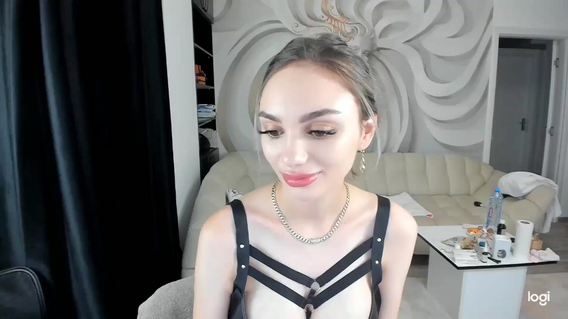 Gallery image thumbnail from HaleySweet18's myfreecams stream on, 07/19/2024, 21:10 image 10 of 20