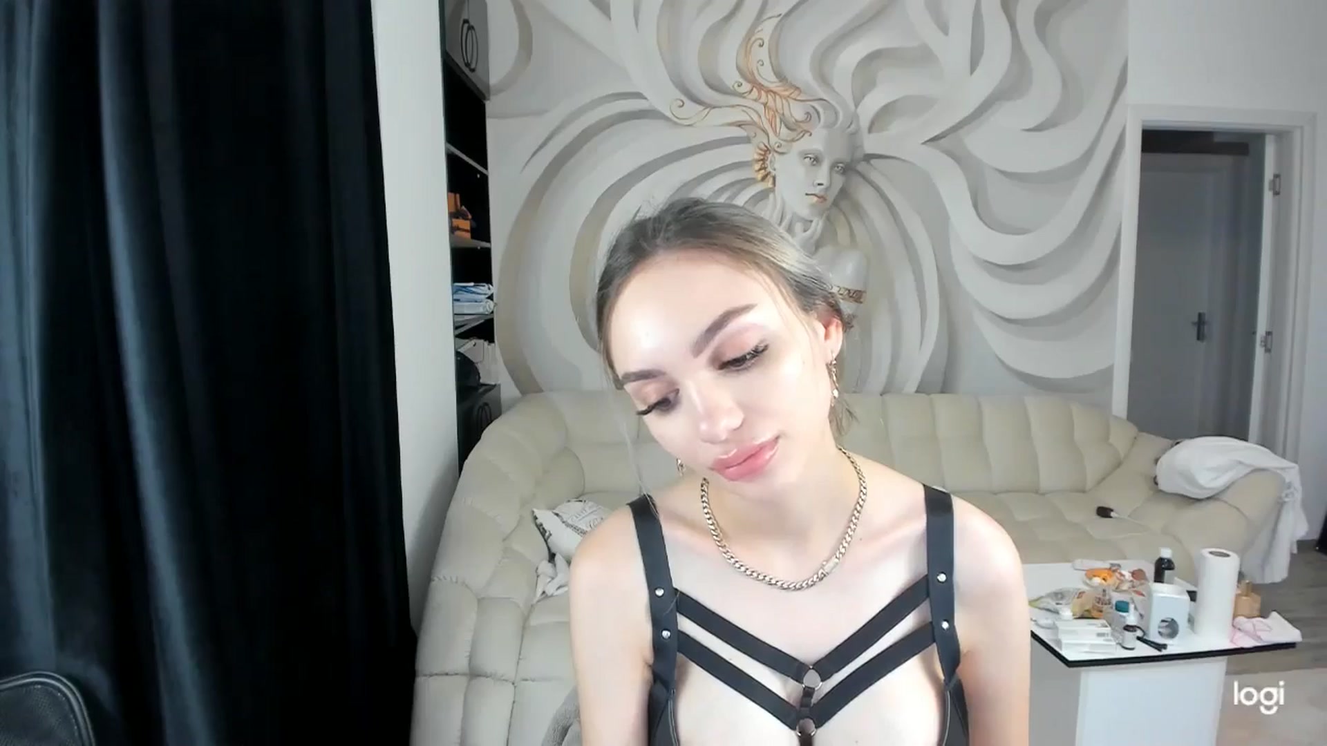 Gallery image thumbnail from HaleySweet18's myfreecams stream on, 07/20/2024, 04:20 image 15 of 20