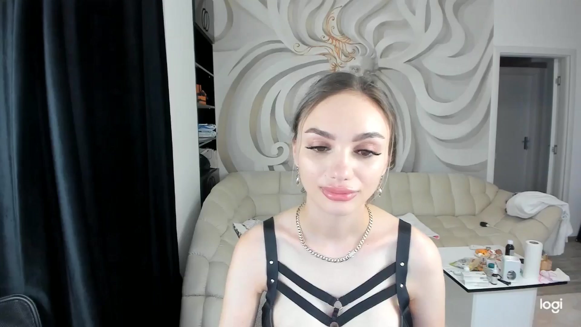 Gallery image thumbnail from HaleySweet18's myfreecams stream on, 07/20/2024, 04:20 image 14 of 20