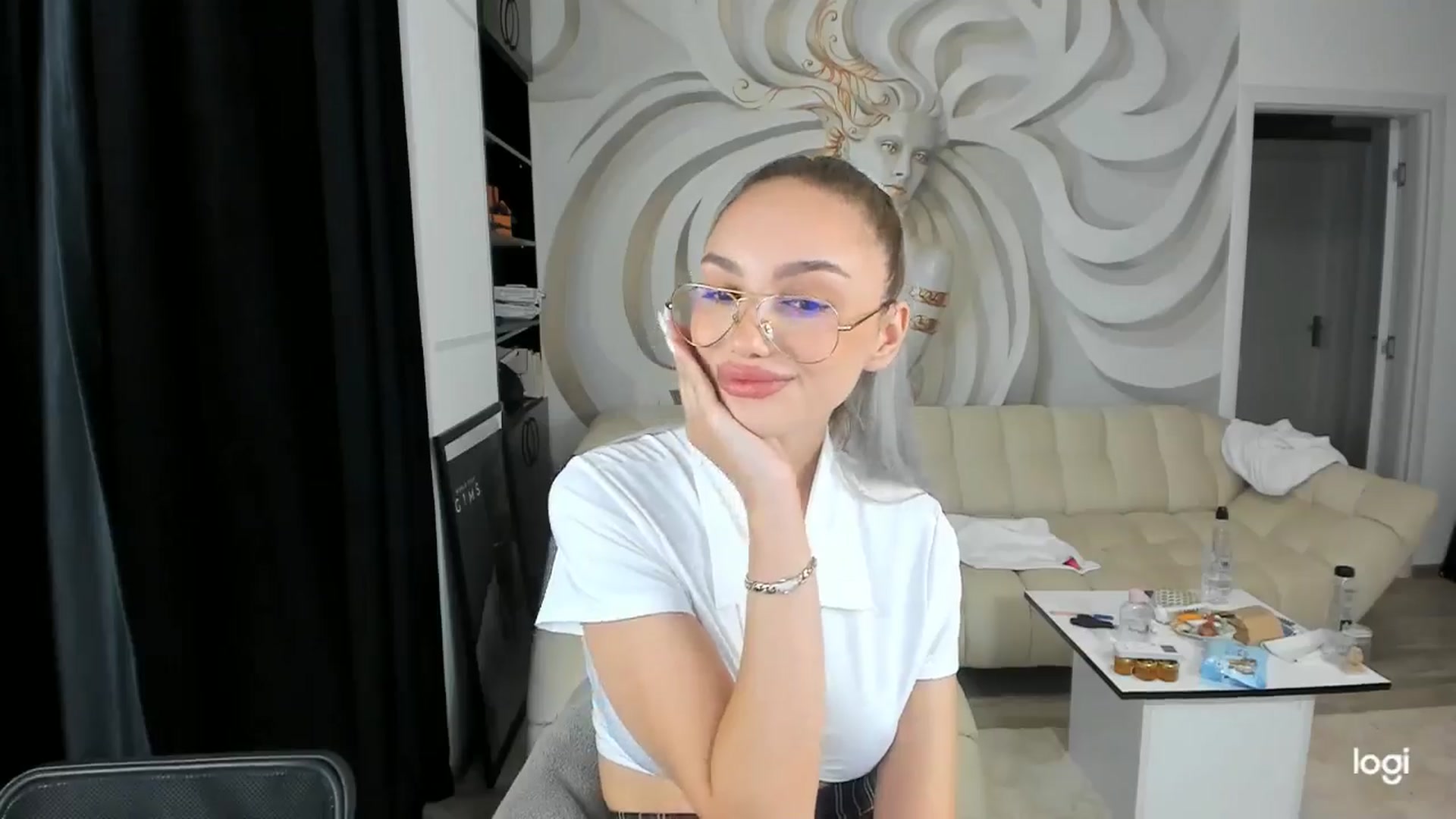 Gallery image thumbnail from HaleySweet18's myfreecams stream on, 08/06/2024, 22:10 image 12 of 20