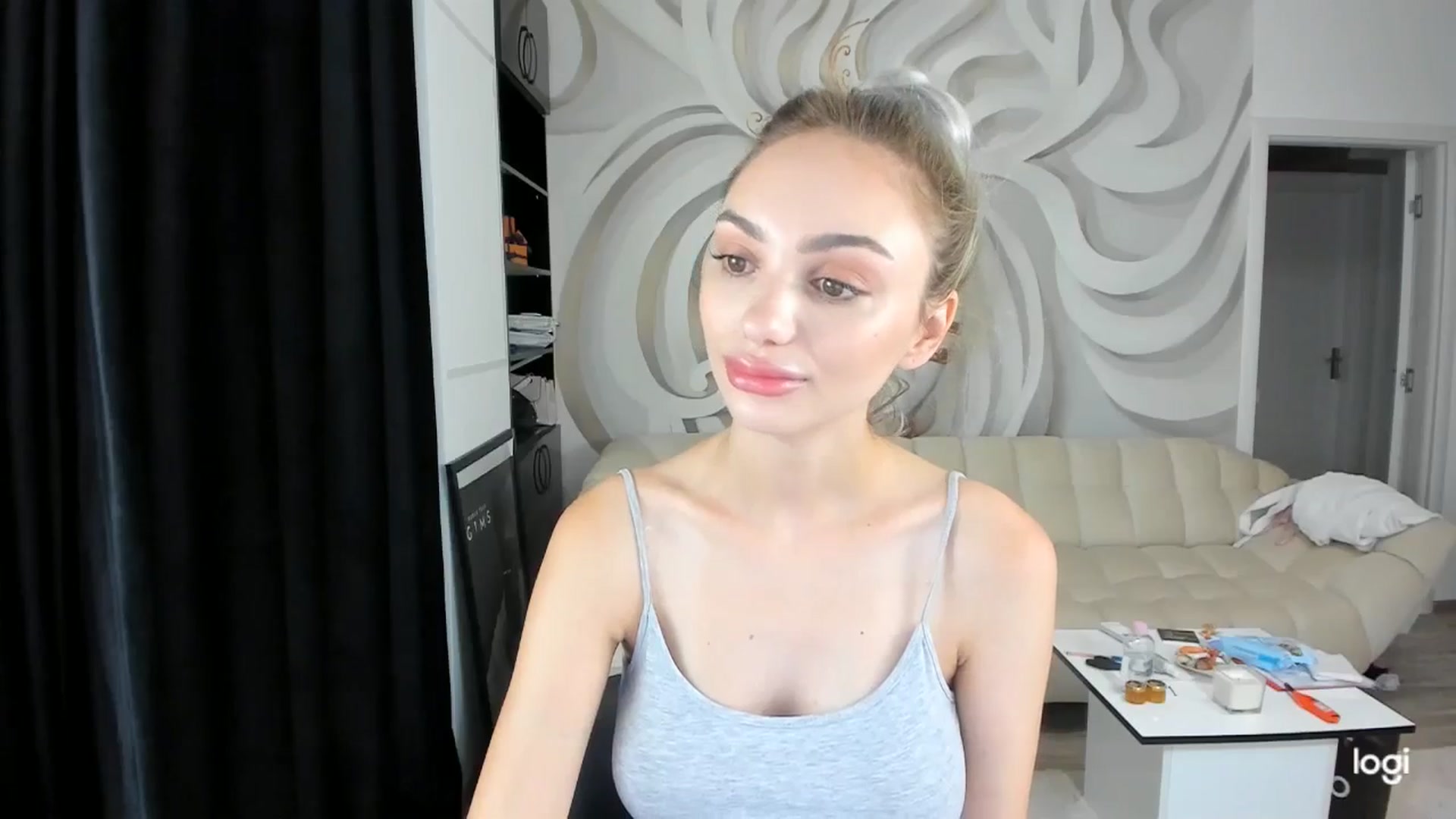 Gallery image thumbnail from HaleySweet18's myfreecams stream on, 08/15/2024, 21:17 image 9 of 20