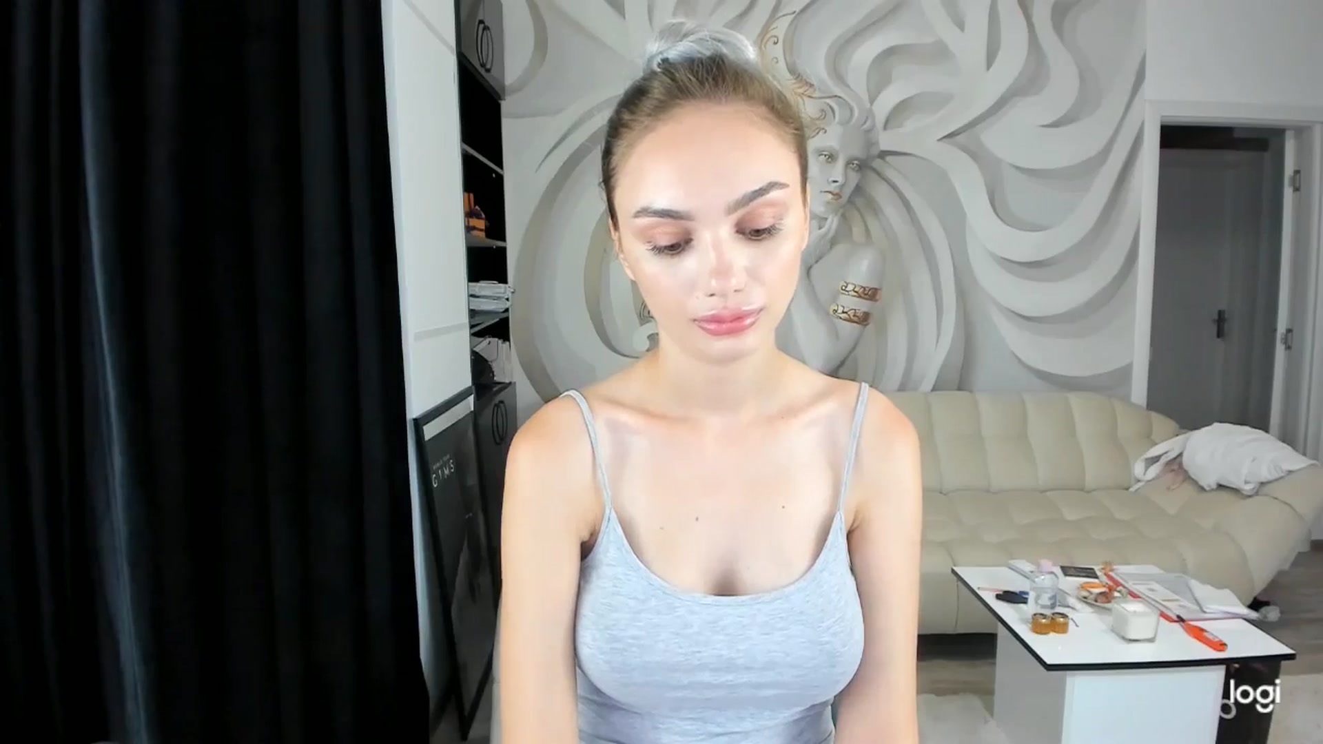 Gallery image thumbnail from HaleySweet18's myfreecams stream on, 08/15/2024, 22:42 image 14 of 20