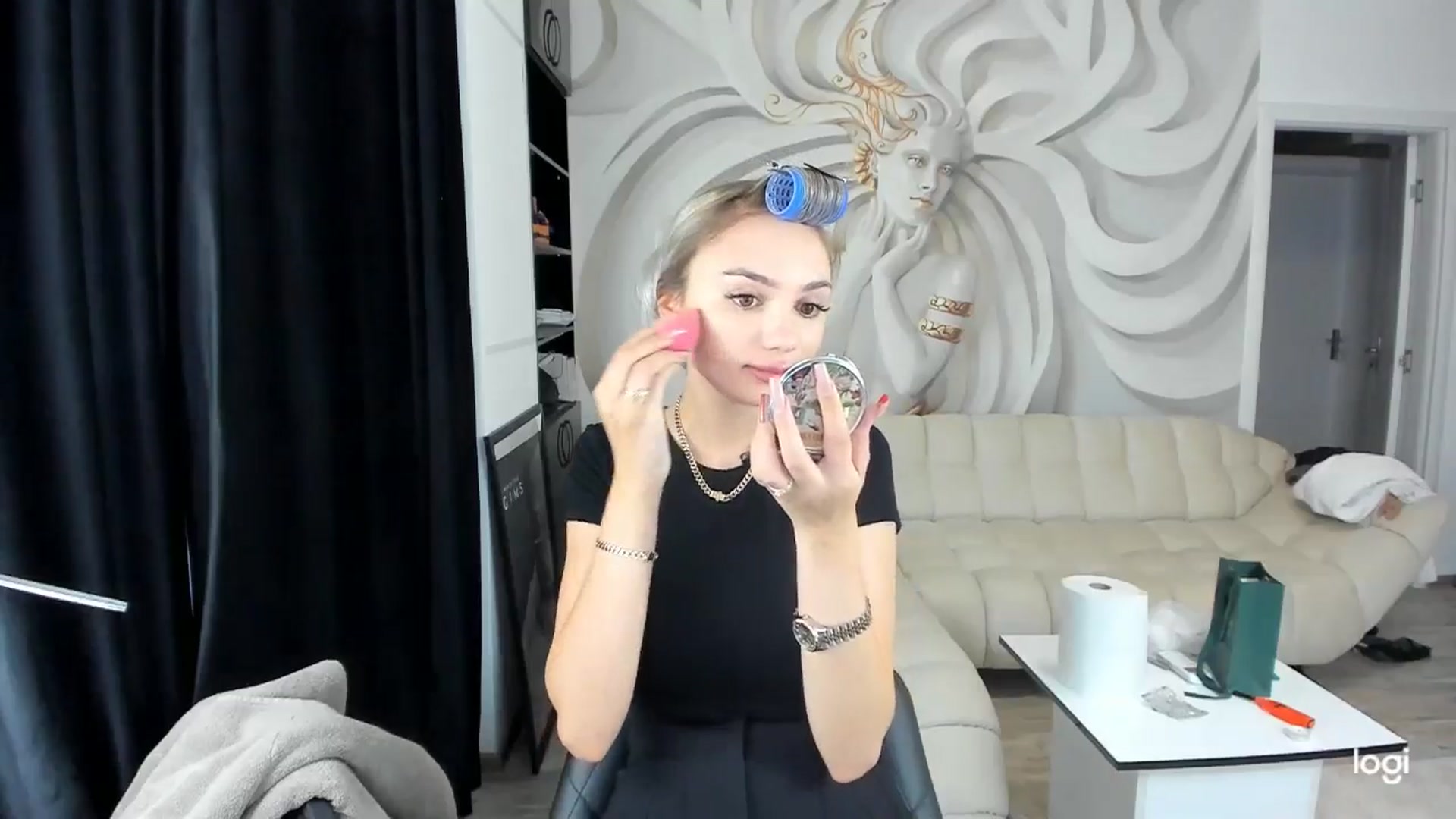 Gallery image thumbnail from HaleySweet18's myfreecams stream on, 09/16/2024, 06:21 image 6 of 20