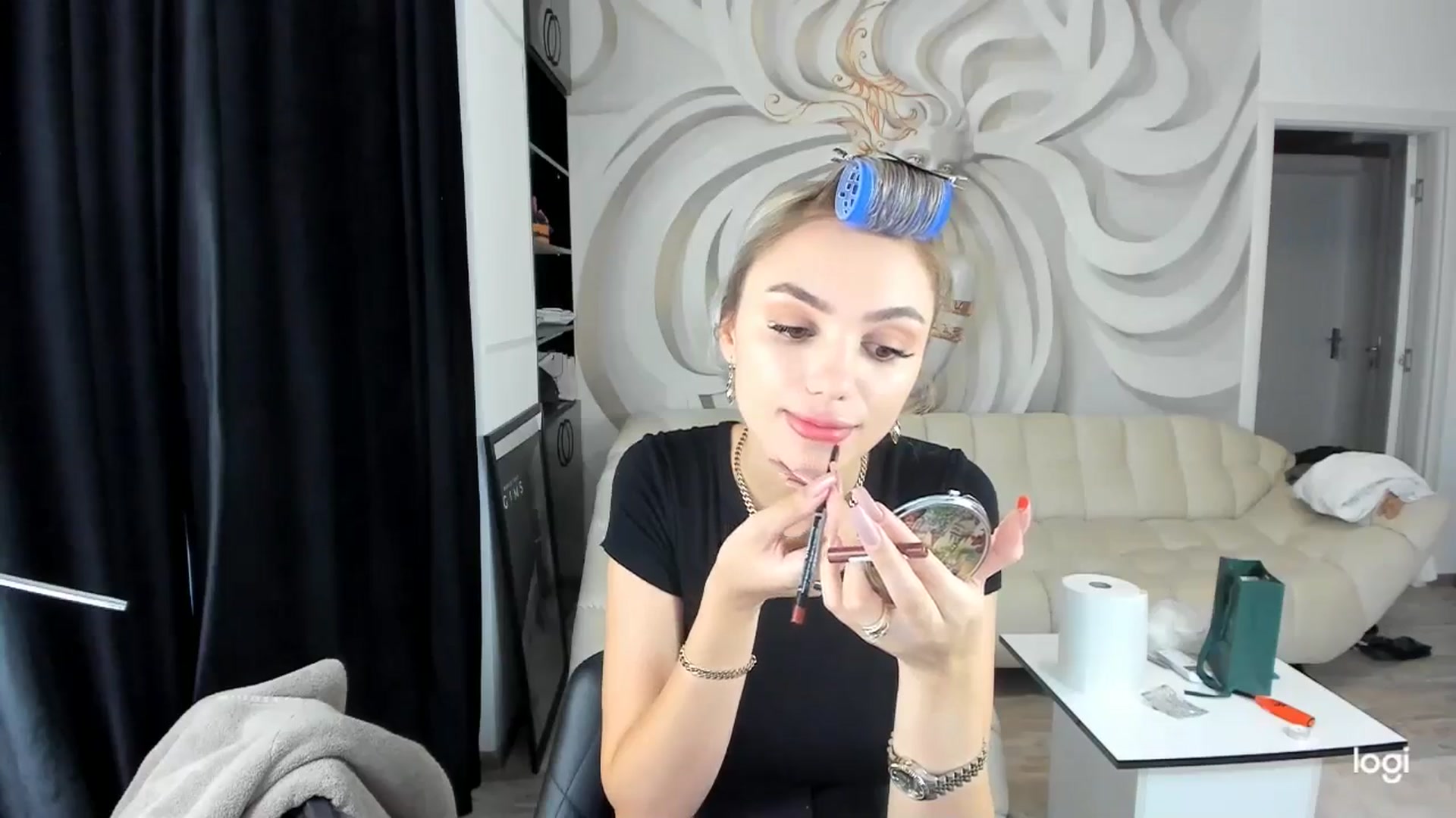 Gallery image thumbnail from HaleySweet18's myfreecams stream on, 09/16/2024, 06:21 image 10 of 20