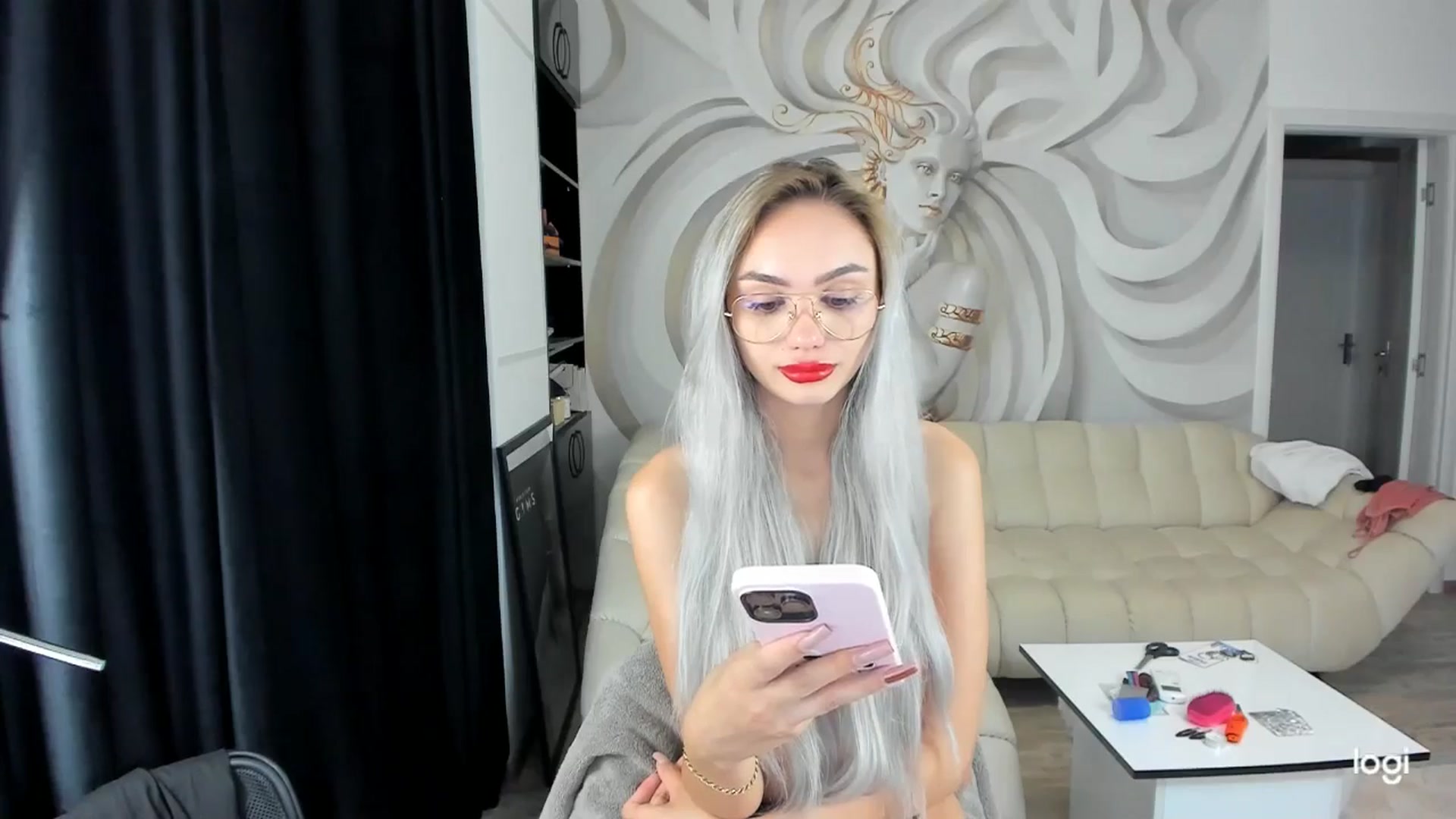 Gallery image thumbnail from HaleySweet18's myfreecams stream on, 09/27/2024, 24:27 image 17 of 20