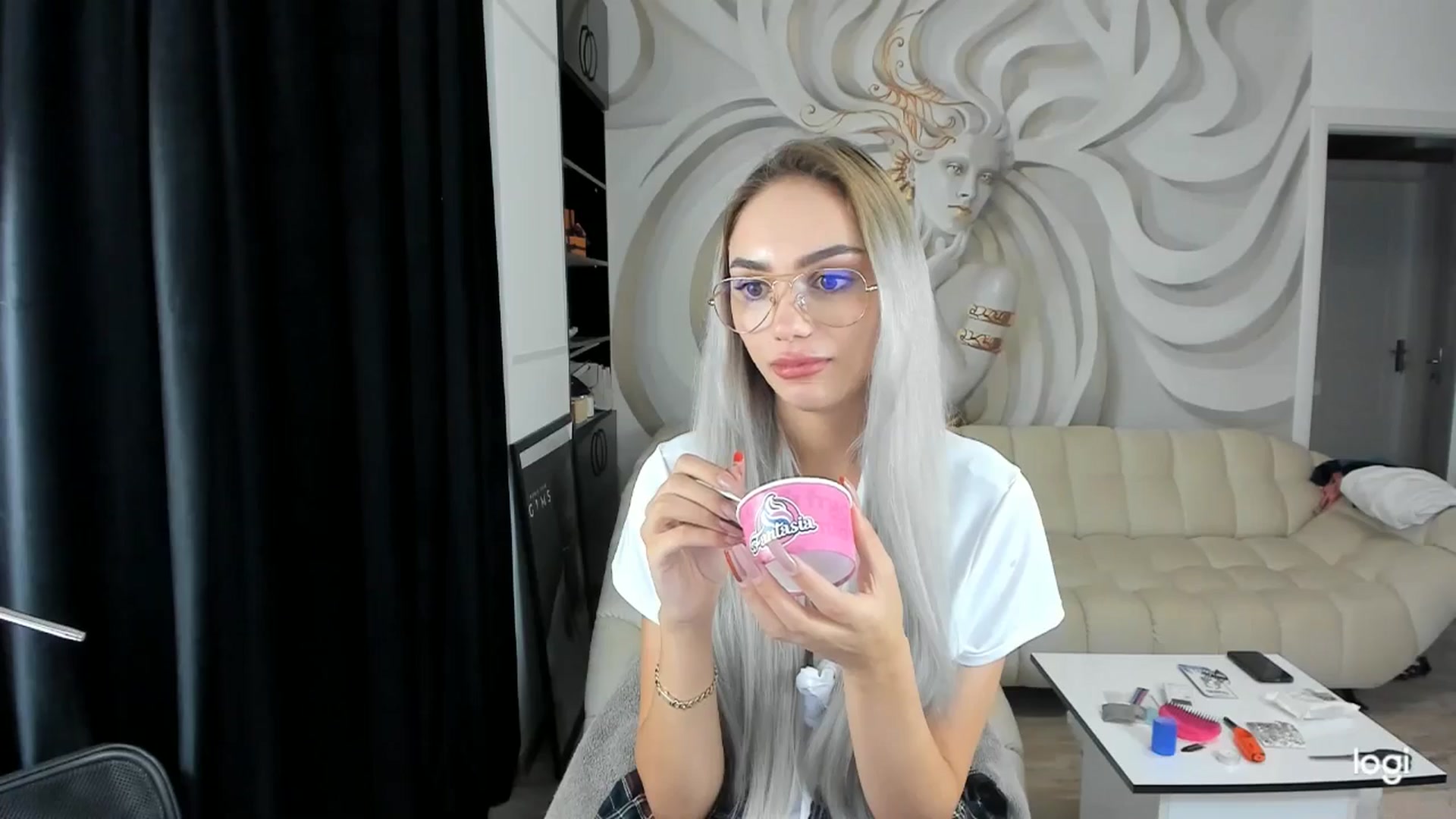 Gallery image thumbnail from HaleySweet18's myfreecams stream on, 10/01/2024, 02:31 image 4 of 20