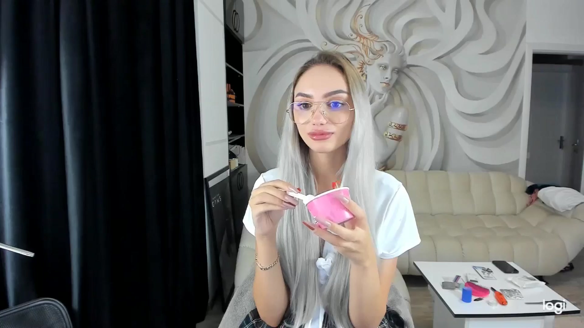 Gallery image thumbnail from HaleySweet18's myfreecams stream on, 10/01/2024, 02:31 image 2 of 20