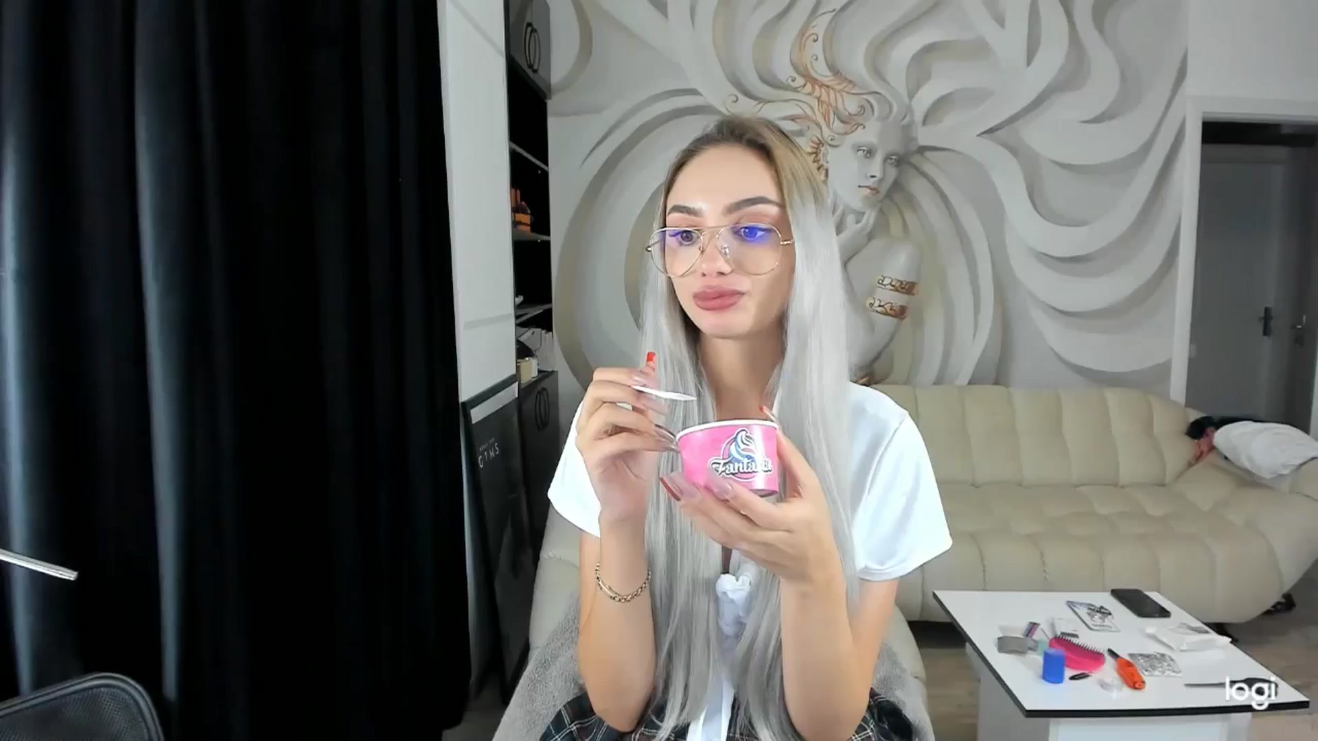Gallery image thumbnail from HaleySweet18's myfreecams stream on, 10/01/2024, 02:31 image 1 of 20