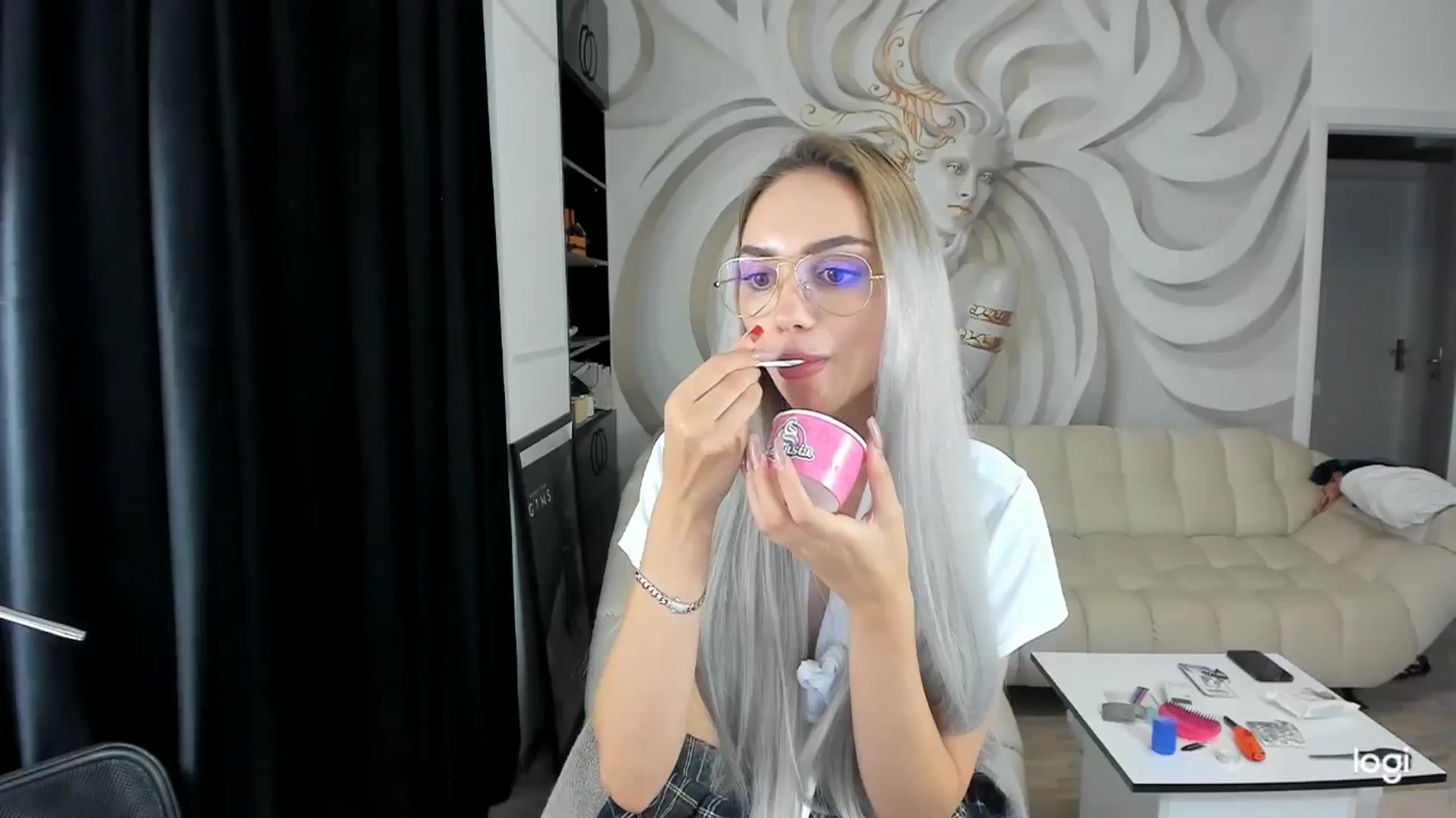 Gallery image thumbnail from HaleySweet18's myfreecams stream on, 10/01/2024, 02:31 image 5 of 20