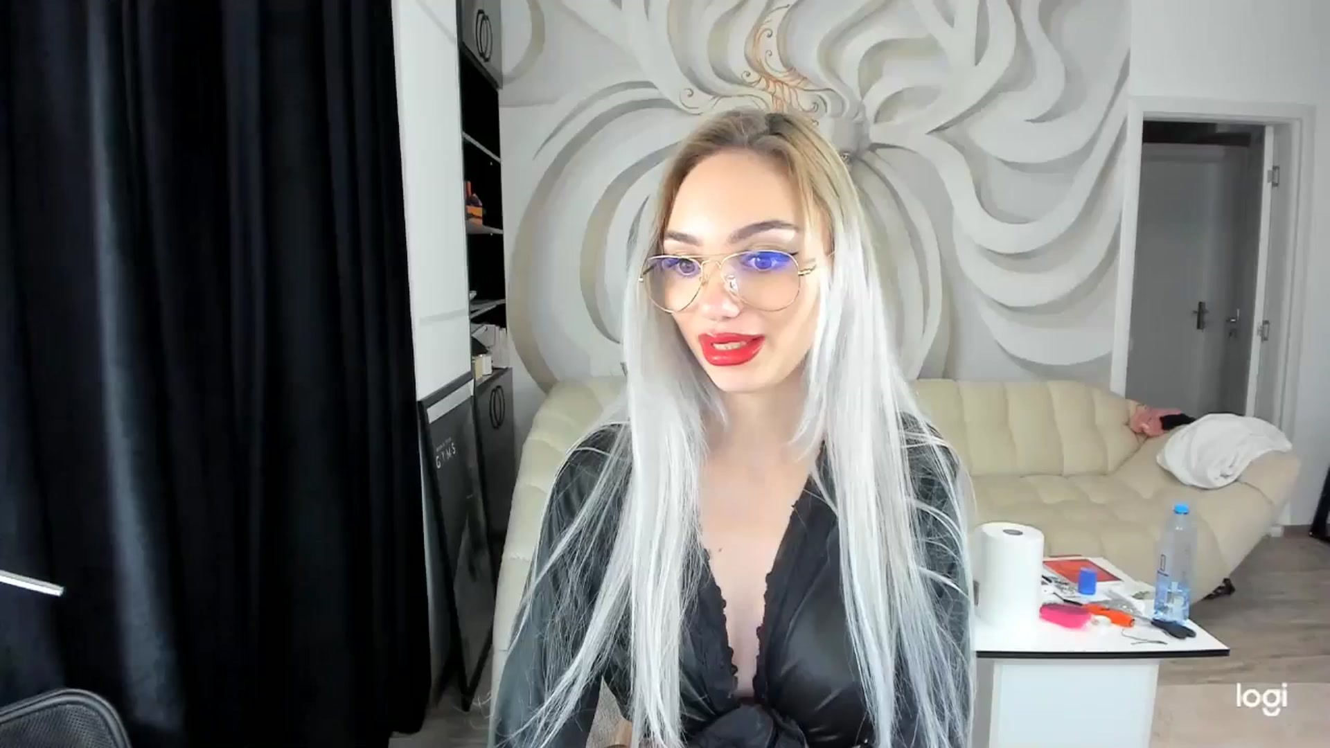 Gallery image thumbnail from HaleySweet18's myfreecams stream on, 10/03/2024, 01:15 image 1 of 20