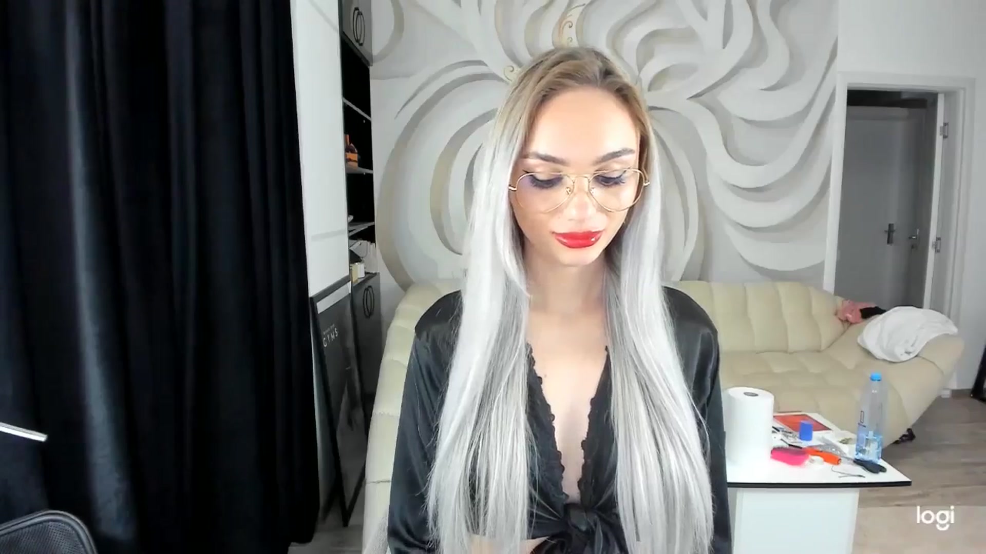 Gallery image thumbnail from HaleySweet18's myfreecams stream on, 10/03/2024, 01:15 image 6 of 20