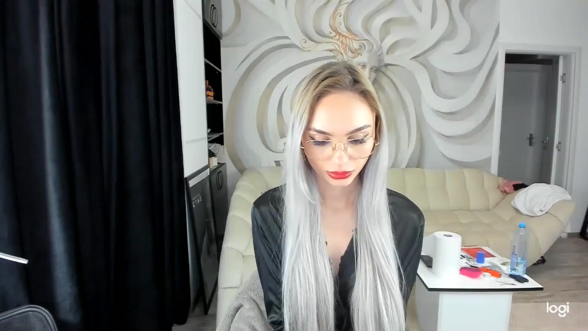 Gallery image thumbnail from HaleySweet18's myfreecams stream on, 10/03/2024, 01:15 image 5 of 20