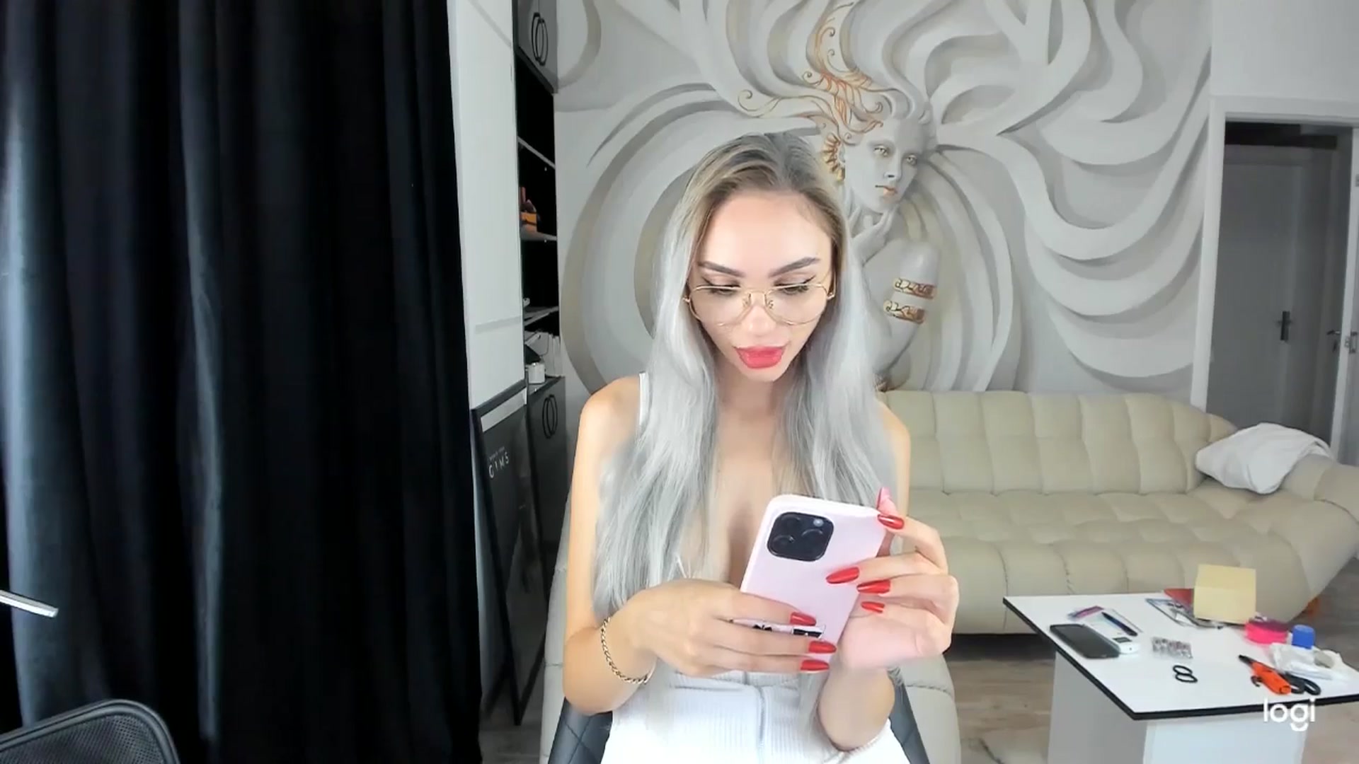 Gallery image thumbnail from HaleySweet18's myfreecams stream on, 10/09/2024, 01:31 image 17 of 20