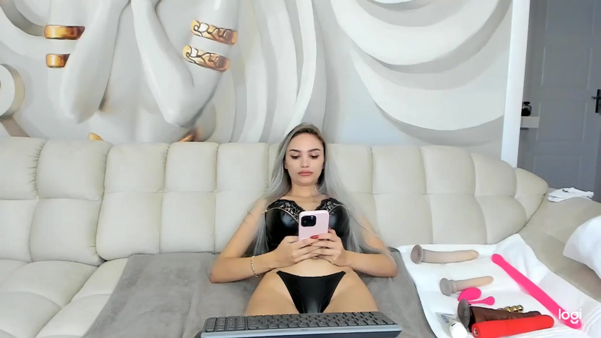 Gallery image thumbnail from HaleySweet18's myfreecams stream on, 10/15/2024, 03:07 image 16 of 20