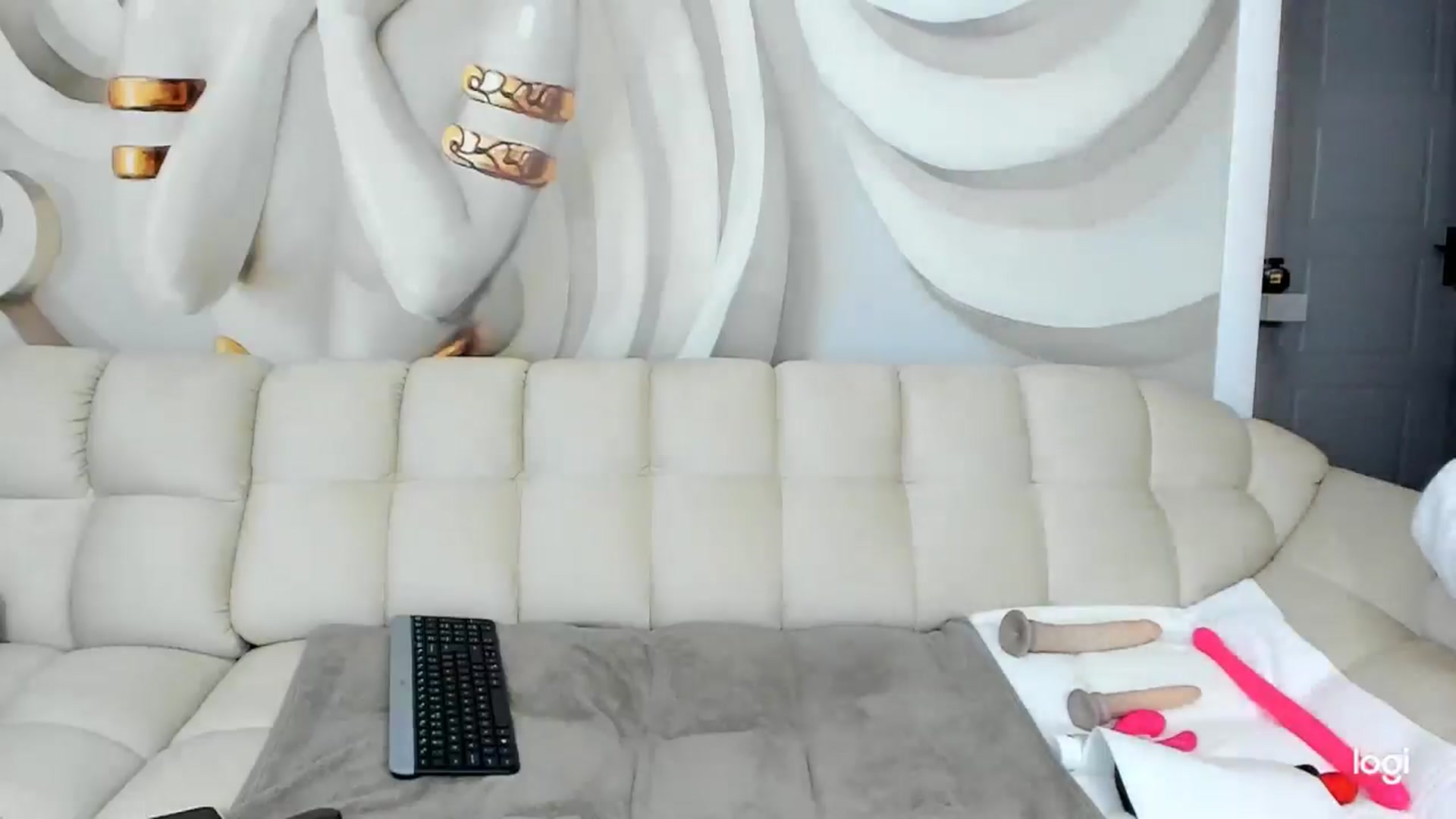 Gallery image thumbnail from HaleySweet18's myfreecams stream on, 10/18/2024, 21:31 image 18 of 20