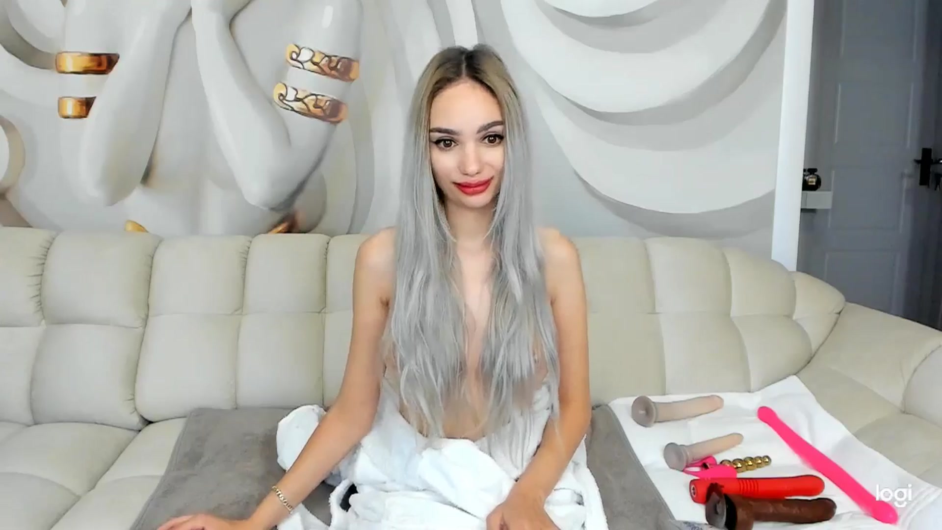 Gallery image thumbnail from HaleySweet18's myfreecams stream on, 10/19/2024, 06:03 image 16 of 20