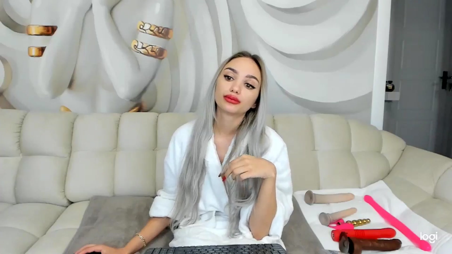 Gallery image thumbnail from HaleySweet18's myfreecams stream on, 10/19/2024, 06:03 image 8 of 20
