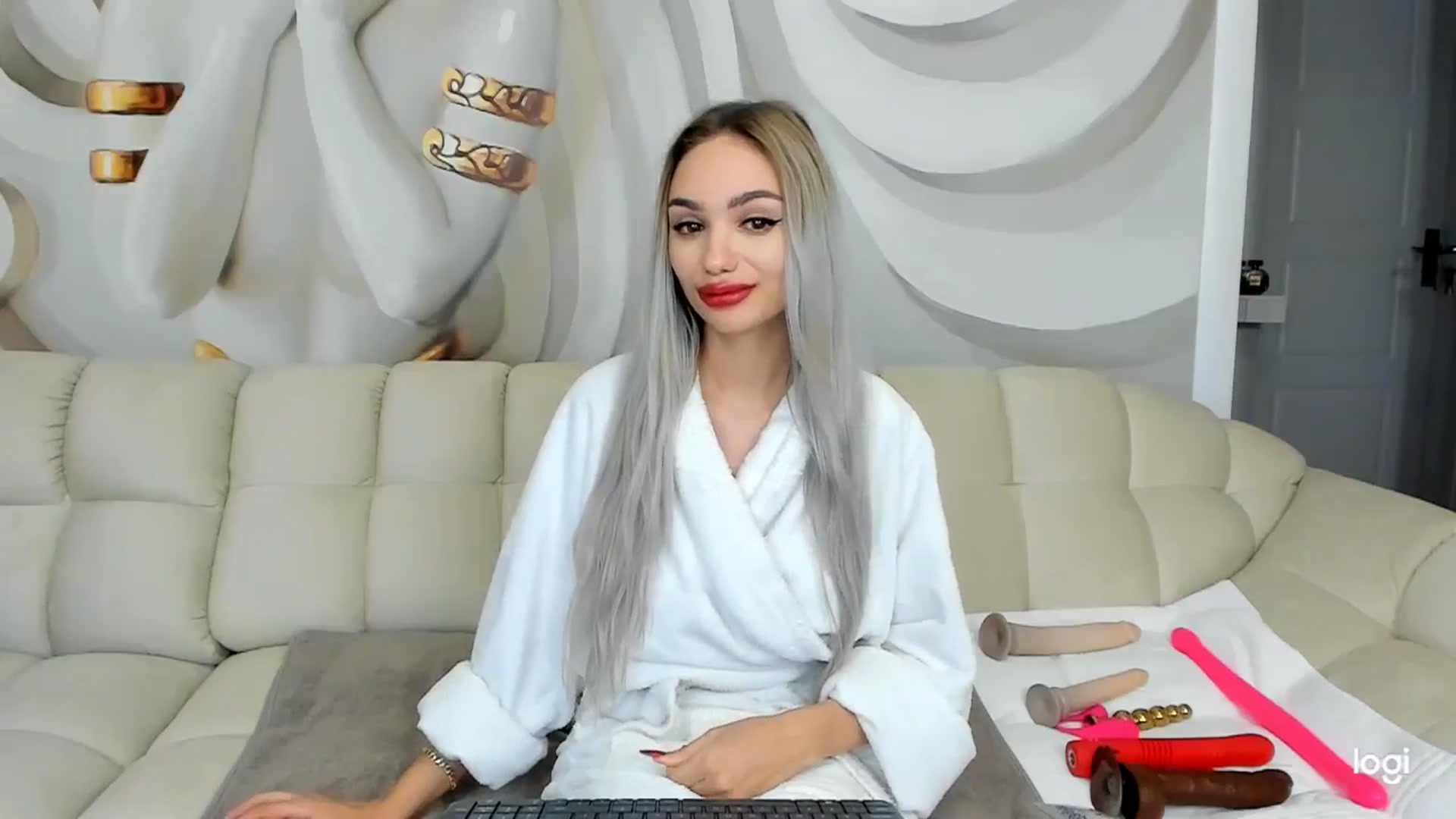 Gallery image thumbnail from HaleySweet18's myfreecams stream on, 10/19/2024, 06:03 image 3 of 20