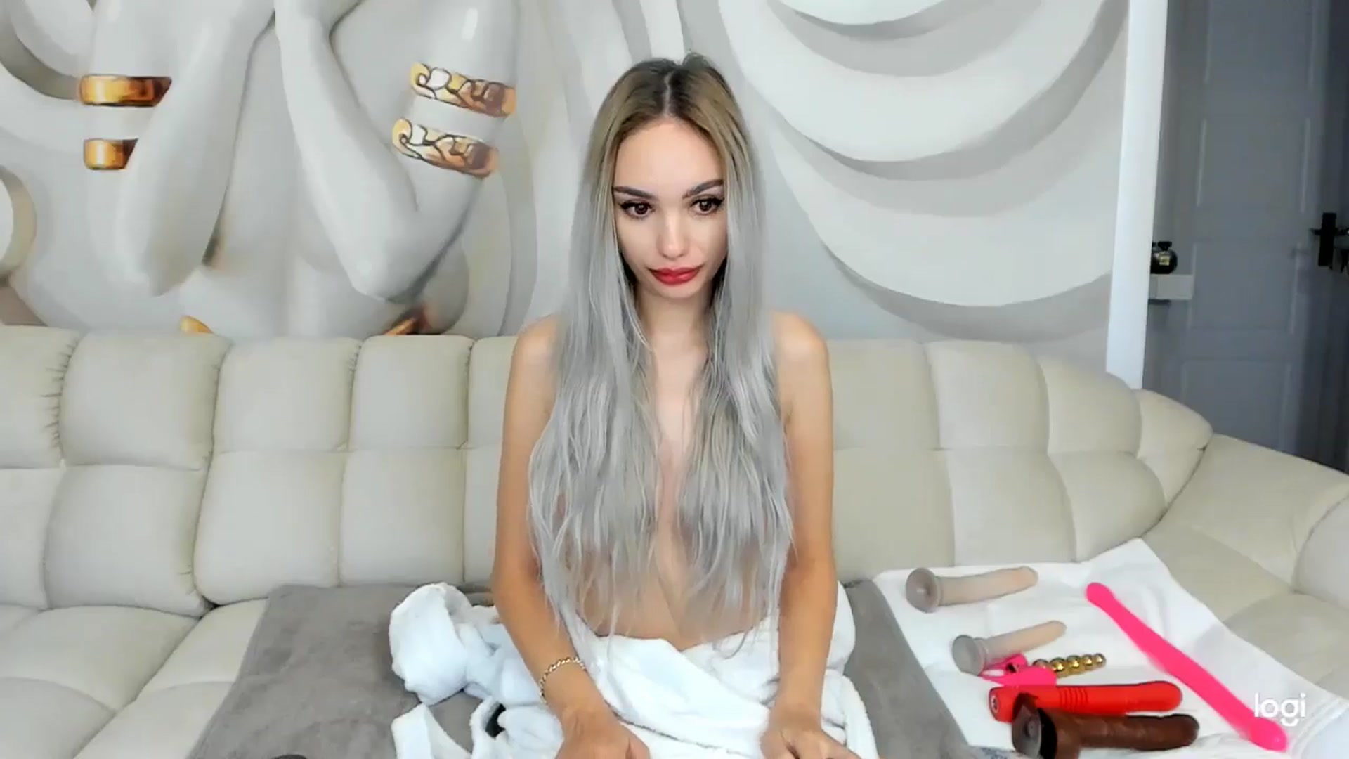 Gallery image thumbnail from HaleySweet18's myfreecams stream on, 10/19/2024, 06:03 image 19 of 20