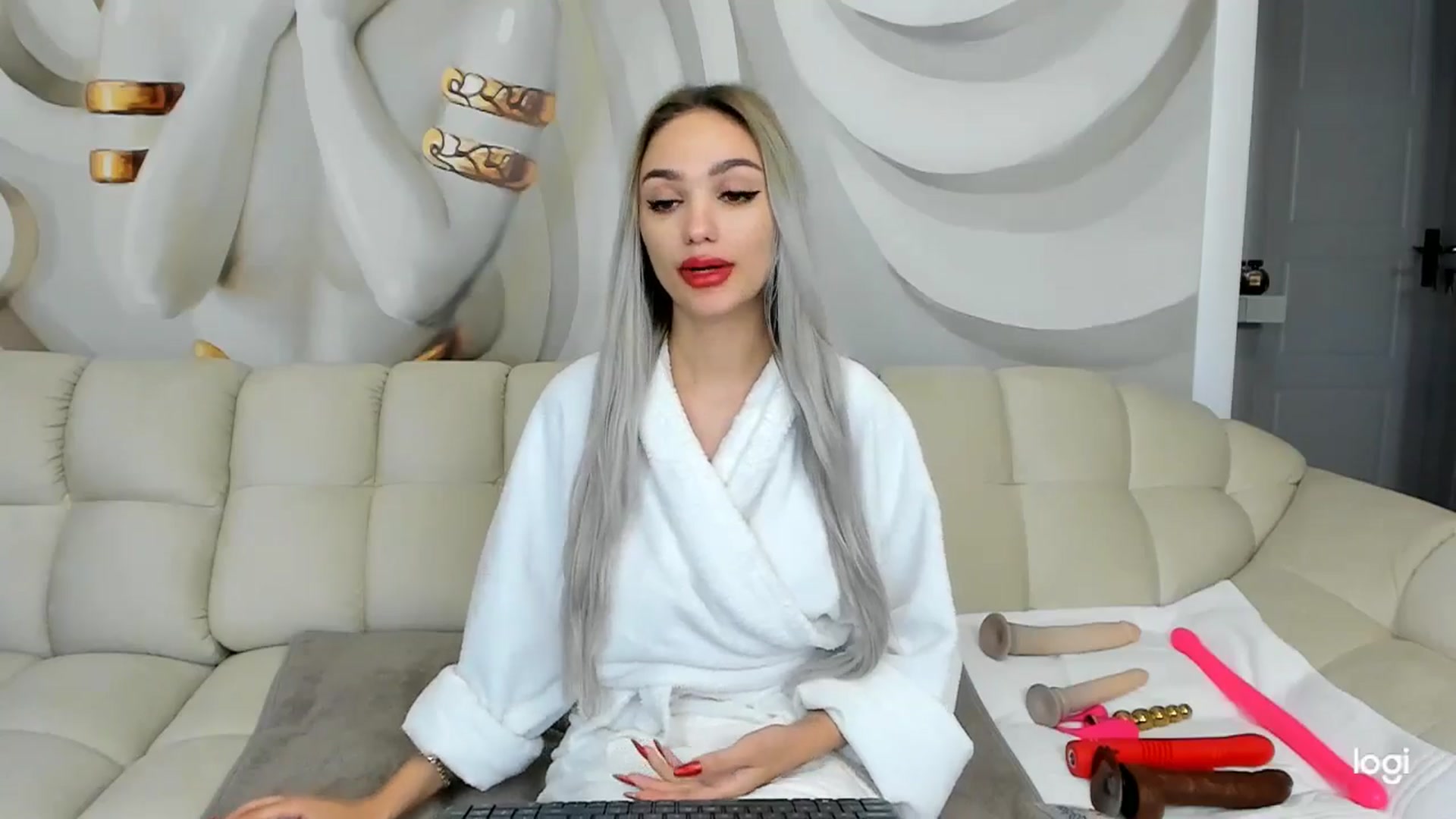 Gallery image thumbnail from HaleySweet18's myfreecams stream on, 10/19/2024, 06:03 image 2 of 20