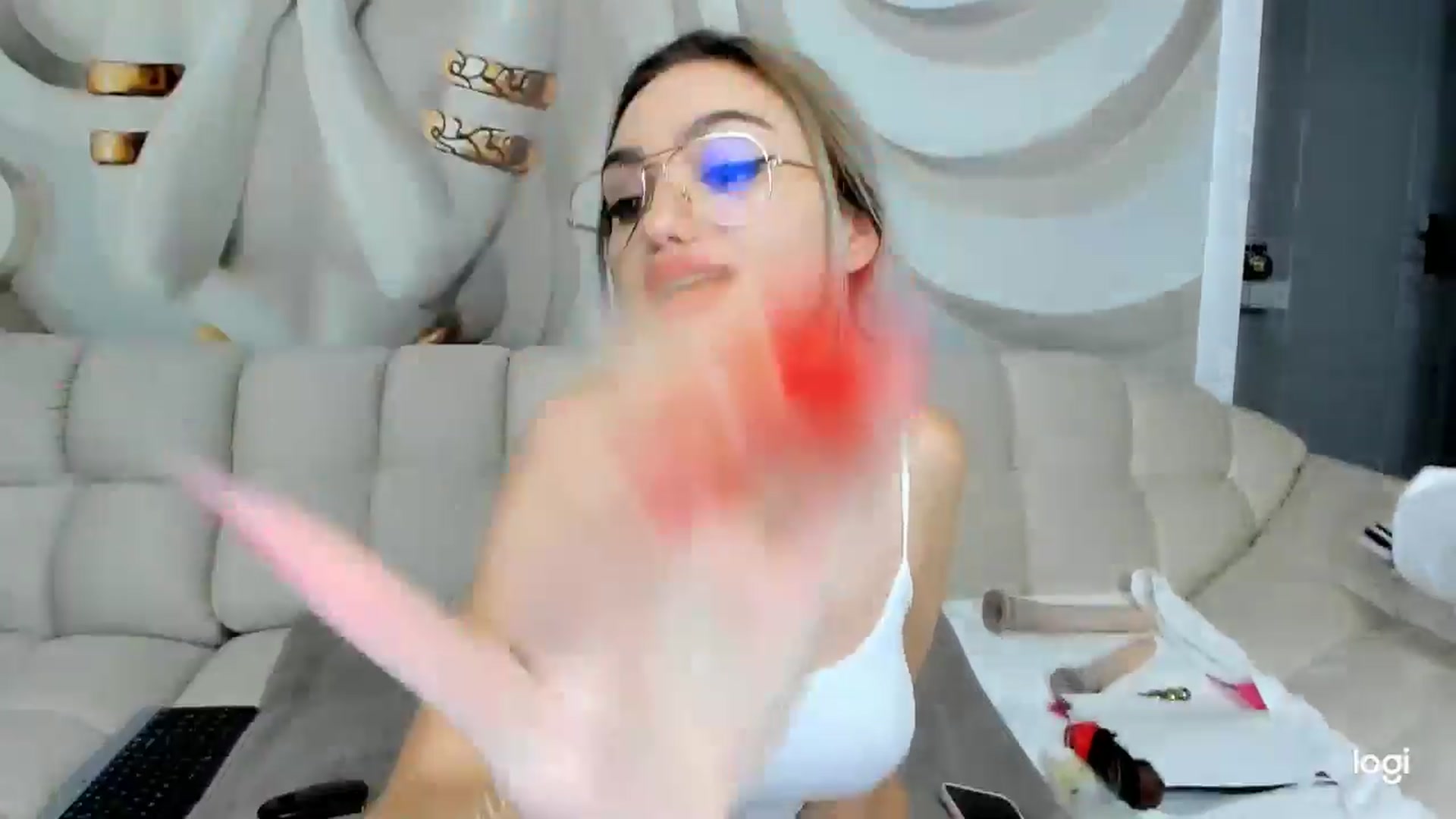 Gallery image thumbnail from HaleySweet18's myfreecams stream on, 10/19/2024, 23:31 image 12 of 20