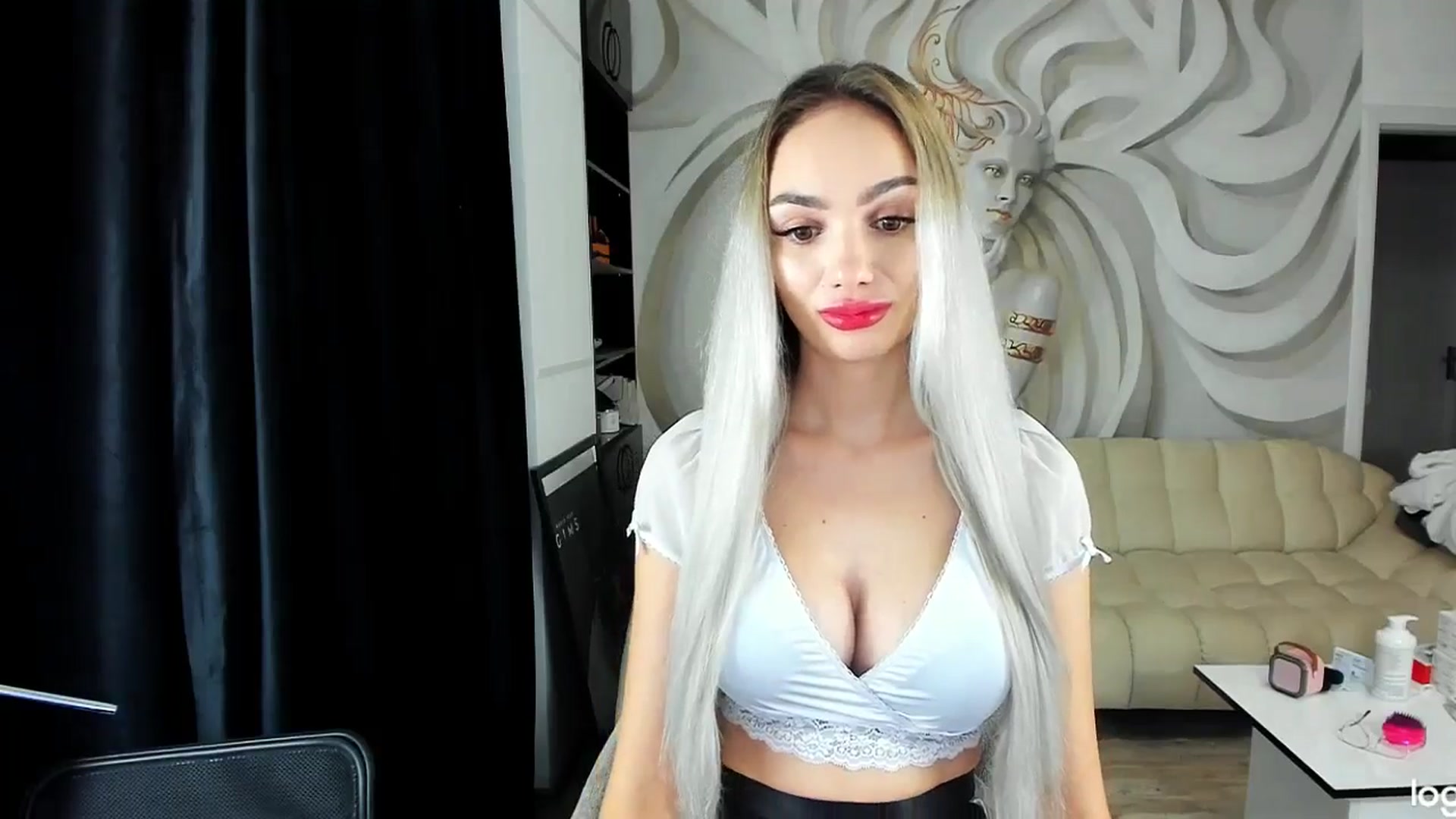 Gallery image thumbnail from HaleySweet18's myfreecams stream on, 11/03/2024, 23:30 image 19 of 20