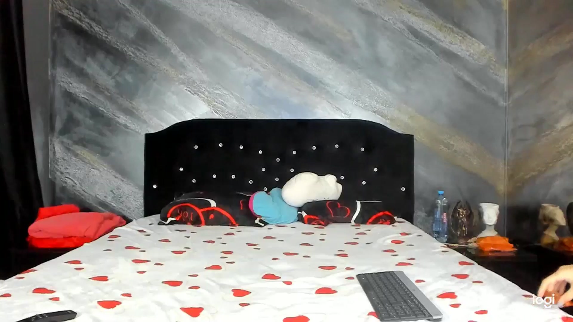 Gallery image thumbnail from HaleySweet18's myfreecams stream on, 11/19/2024, 07:13 image 6 of 20