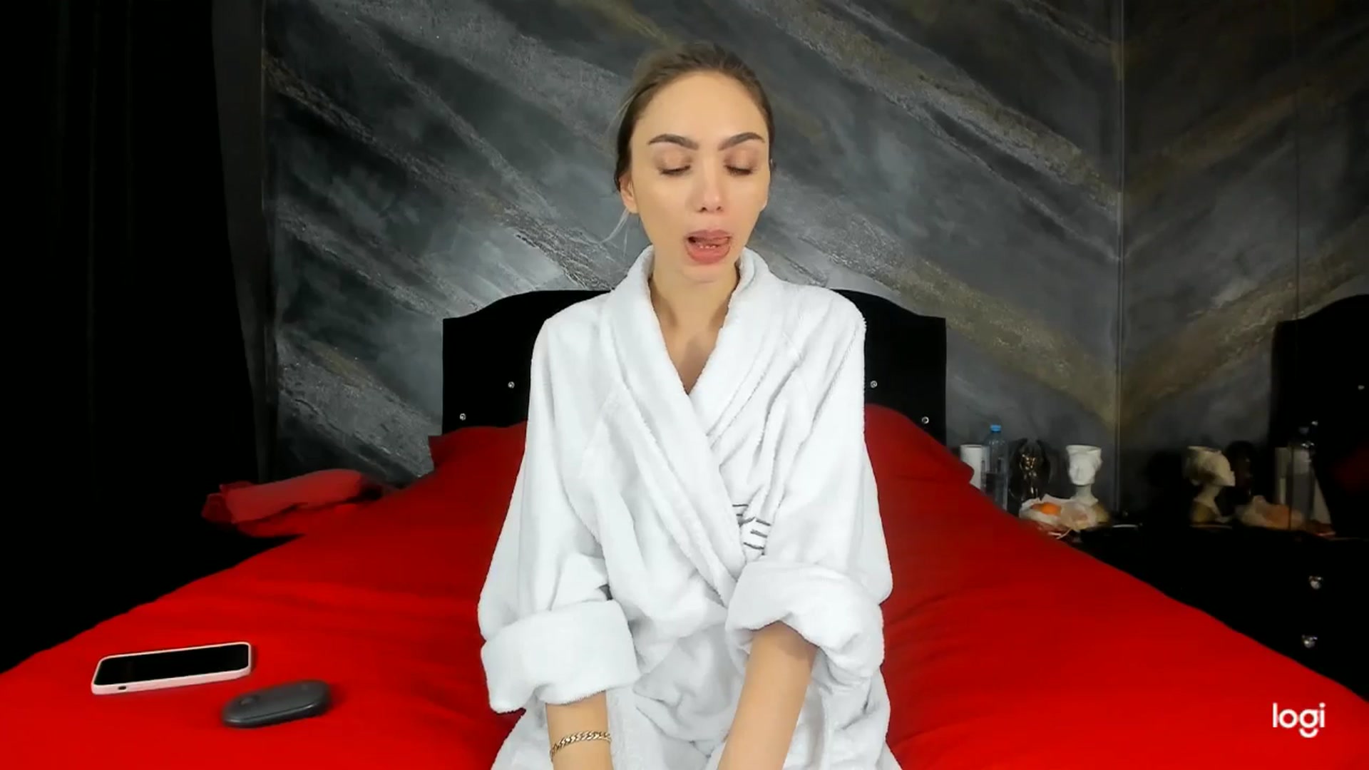 Gallery image thumbnail from HaleySweet18's myfreecams stream on, 12/16/2024, 24:53 image 6 of 20