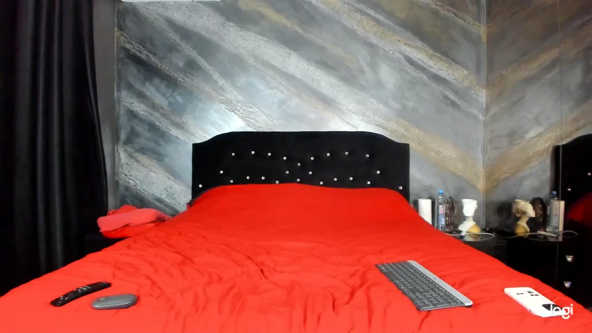 Gallery image thumbnail from HaleySweet18's myfreecams stream on, 12/17/2024, 04:31 image 9 of 20