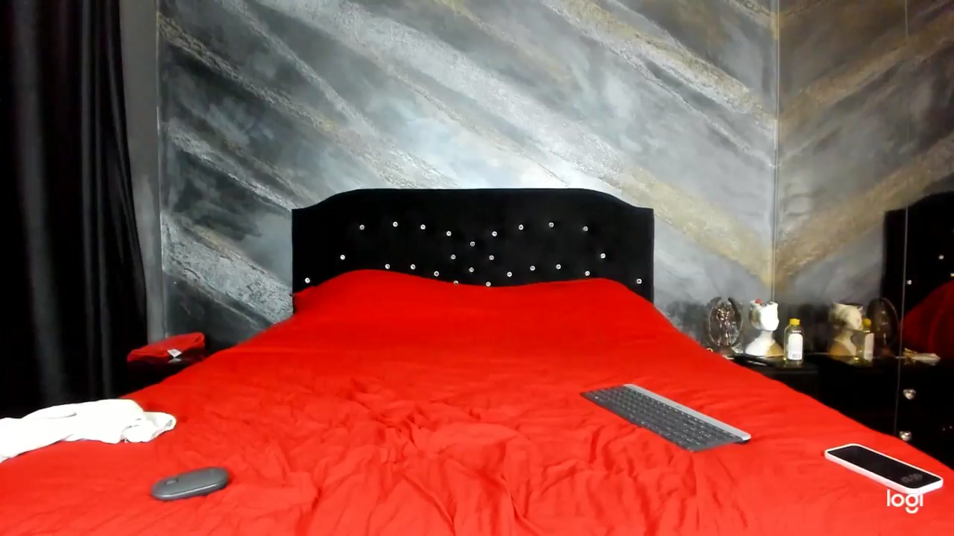 Gallery image thumbnail from HaleySweet18's myfreecams stream on, 01/06/2025, 03:41 image 17 of 20
