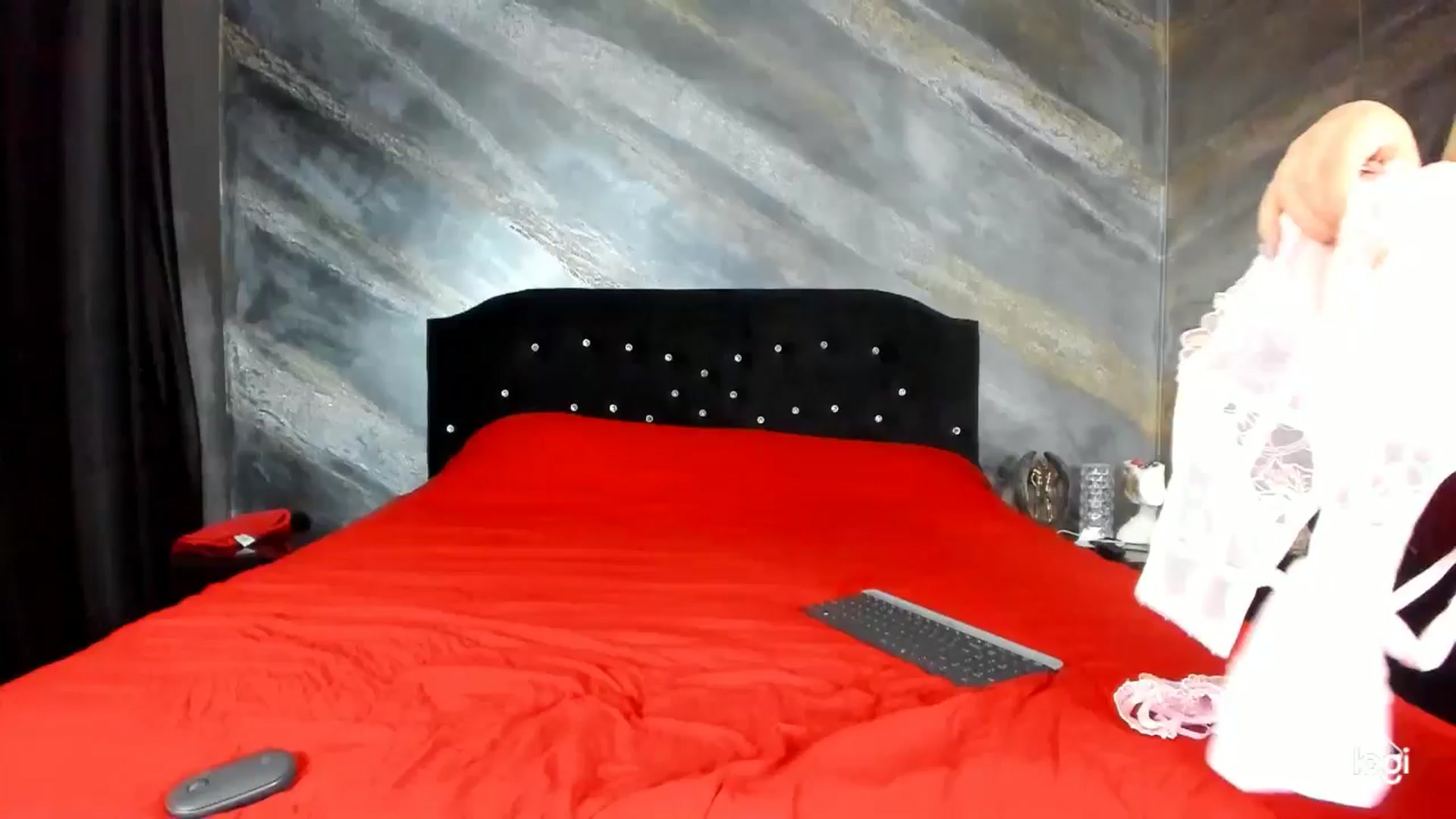 Gallery image thumbnail from HaleySweet18's myfreecams stream on, 01/07/2025, 21:52 image 1 of 20