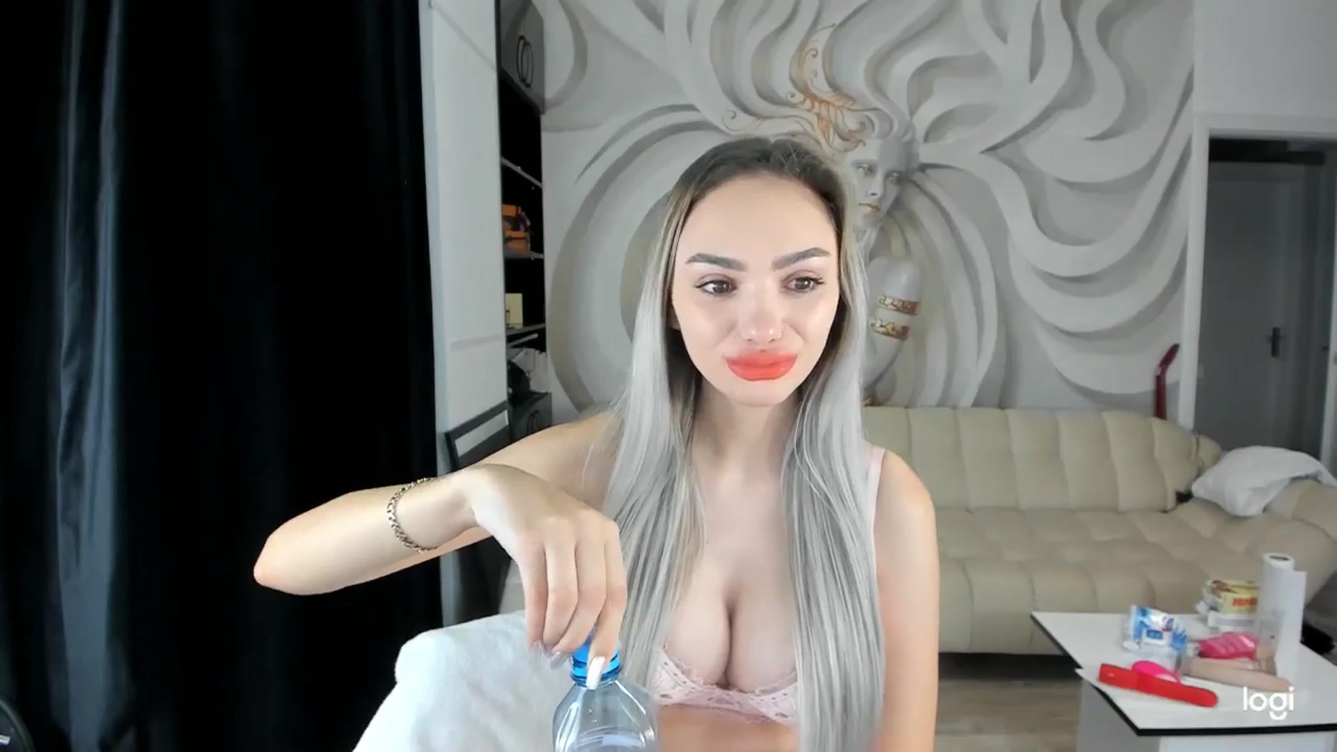 Gallery image thumbnail from HaleySweet18's myfreecams stream on, 01/13/2025, 01:53 image 11 of 20