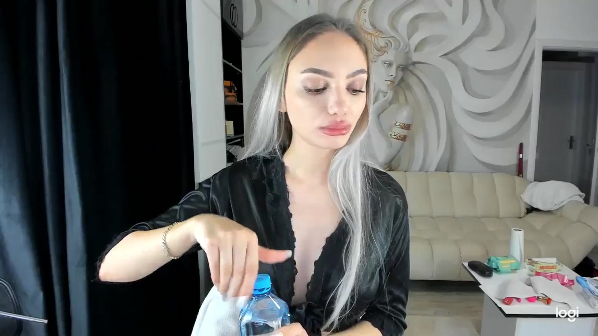 Gallery image thumbnail from HaleySweet18's myfreecams stream on, 01/20/2025, 23:38 image 13 of 20