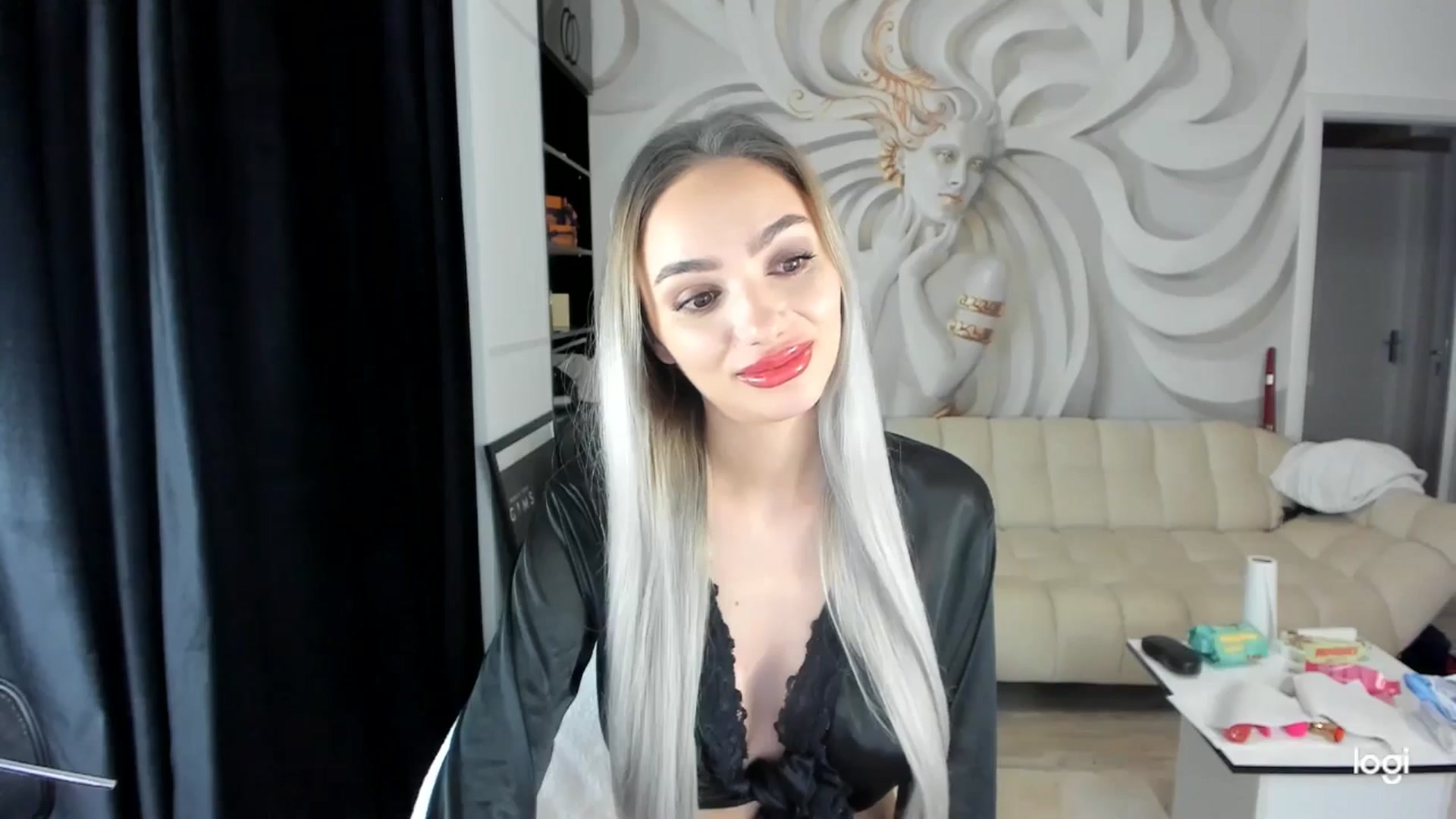 Gallery image thumbnail from HaleySweet18's myfreecams stream on, 01/20/2025, 23:38 image 19 of 20