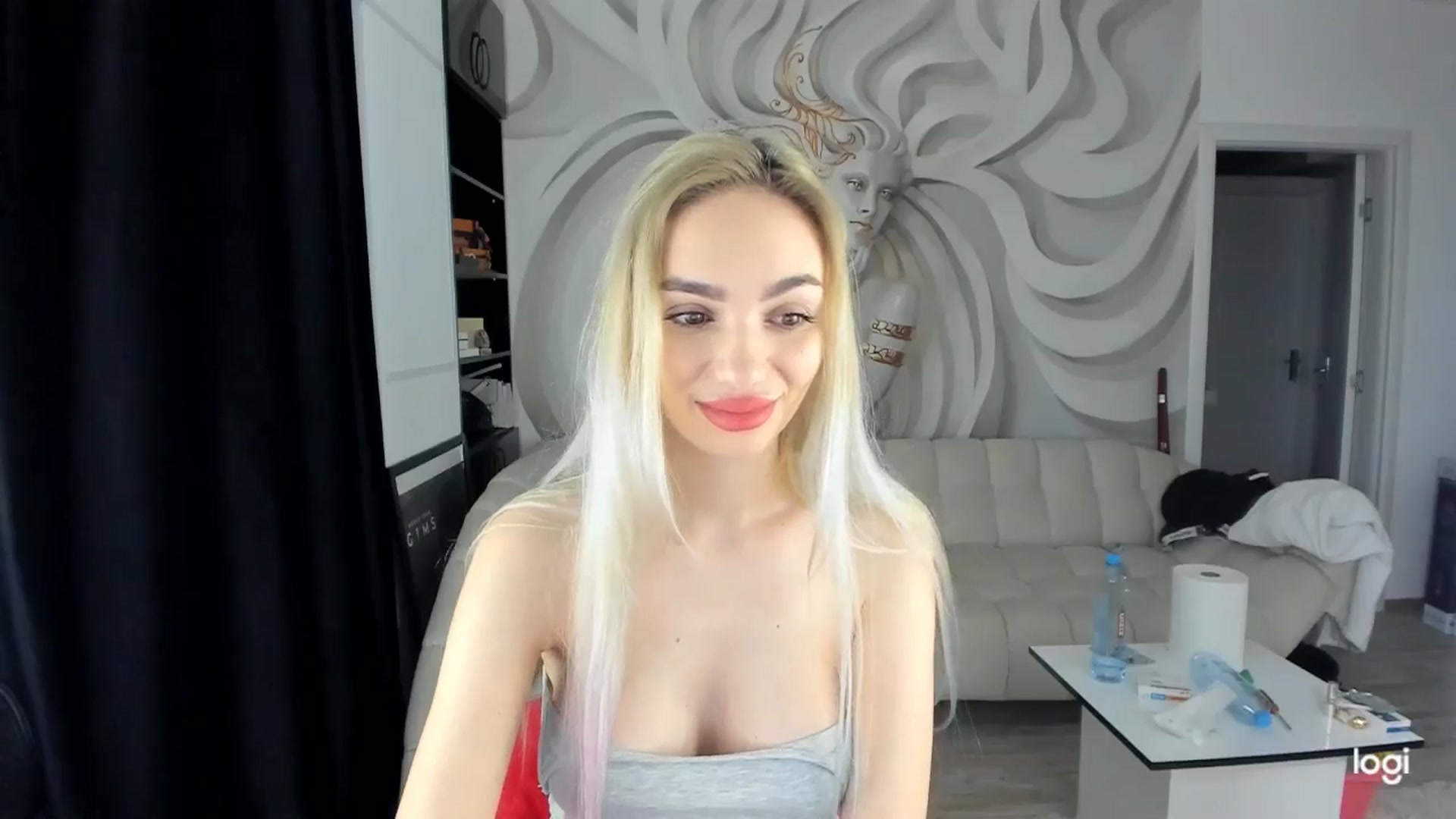 Gallery image thumbnail from HaleySweet18's myfreecams stream on, 03/30/2025, 24:08 image 18 of 20