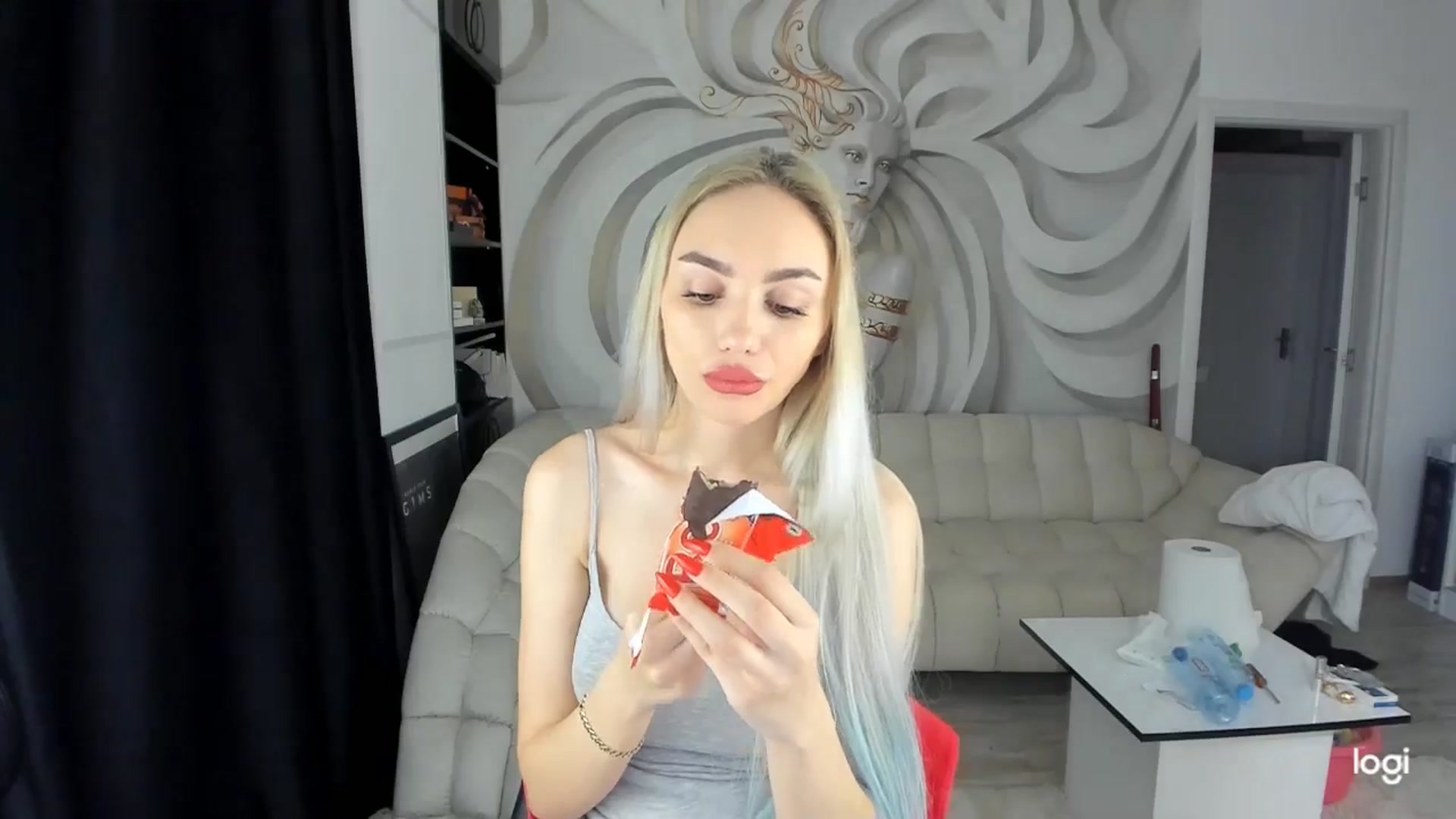 Gallery image thumbnail from HaleySweet18's myfreecams stream on, 03/30/2025, 02:38 image 16 of 20
