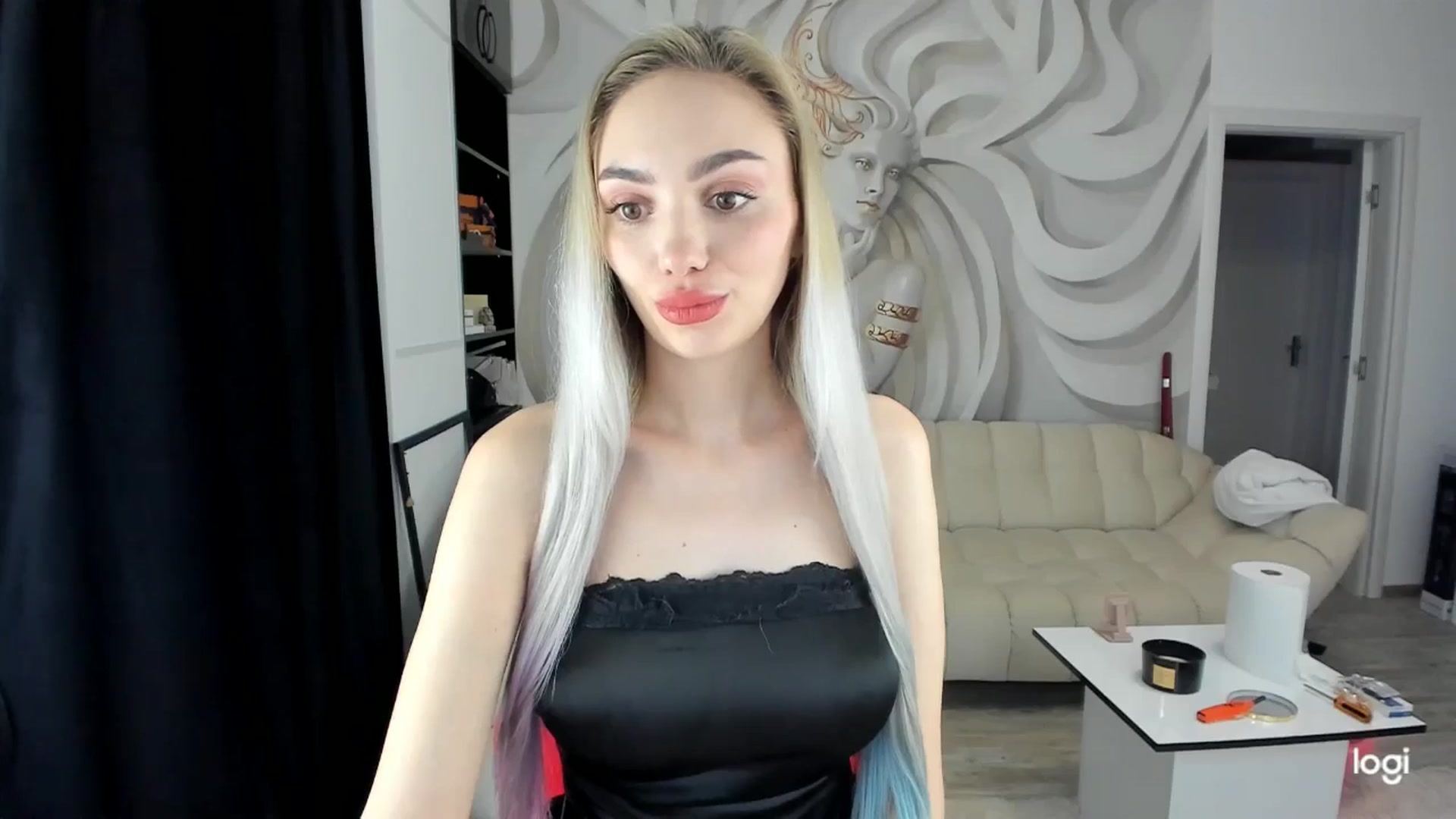 Gallery image thumbnail from HaleySweet18's myfreecams stream on, 04/02/2025, 01:36 image 10 of 20