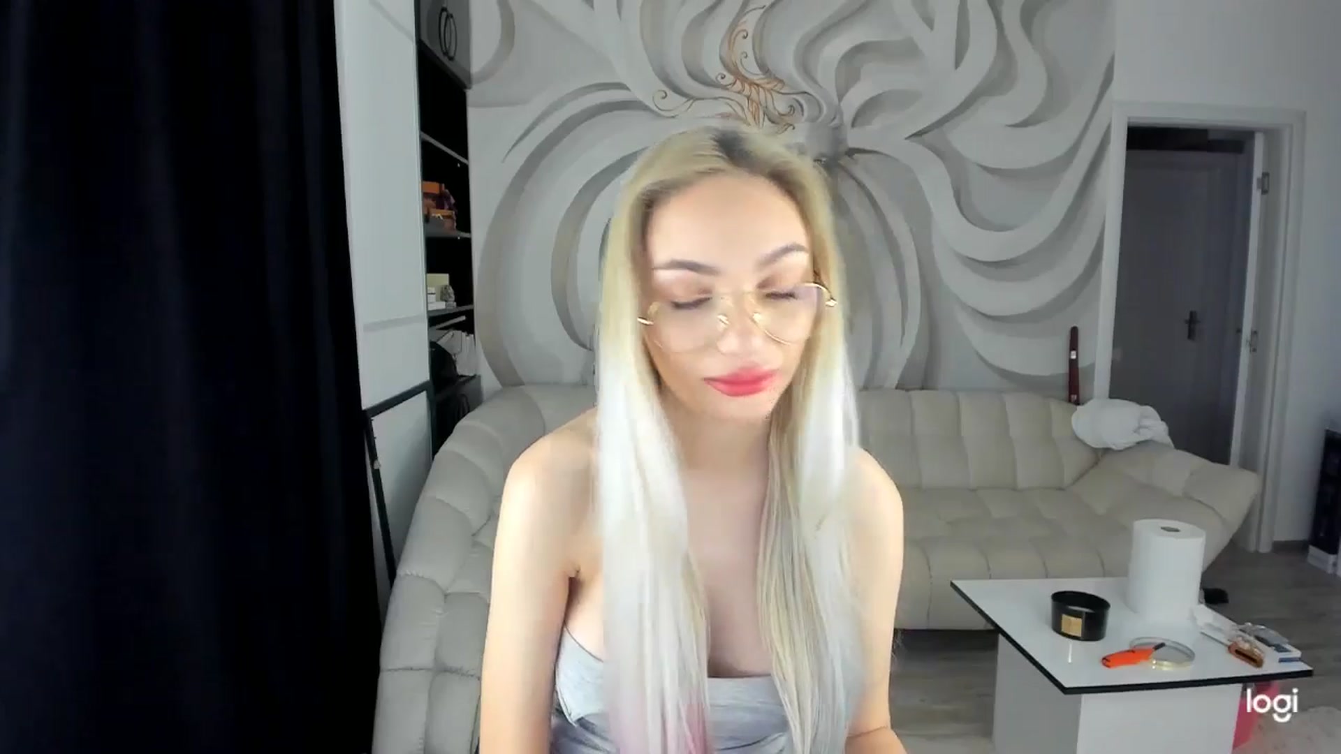 Gallery image thumbnail from HaleySweet18's myfreecams stream on, 04/03/2025, 24:37 image 17 of 20