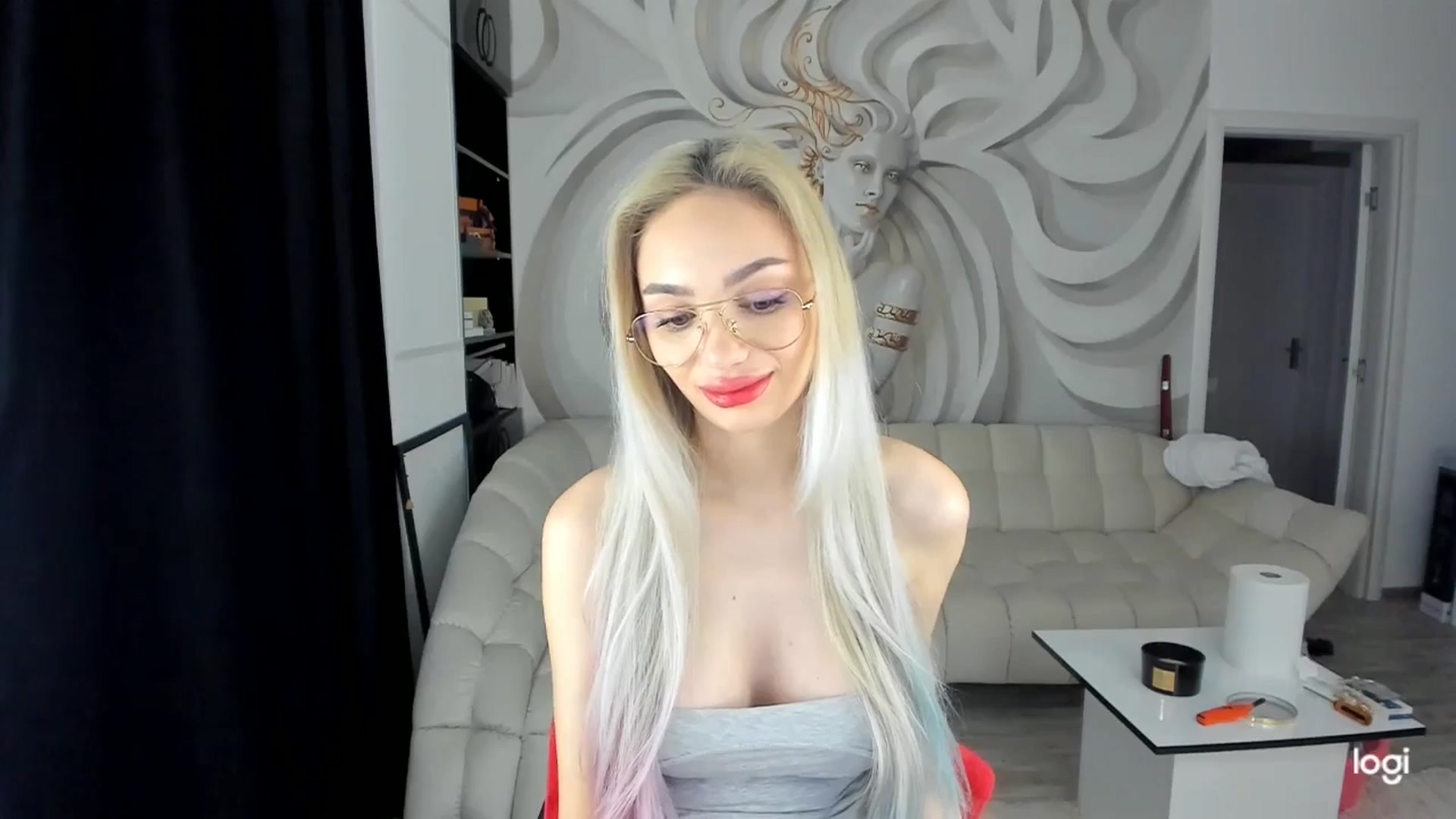 Gallery image thumbnail from HaleySweet18's myfreecams stream on, 04/03/2025, 24:37 image 6 of 20