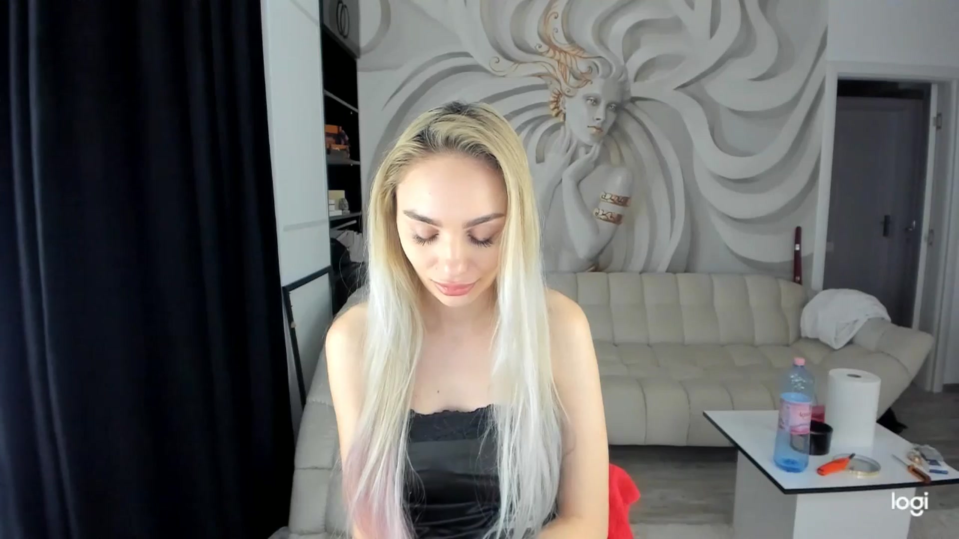Gallery image thumbnail from HaleySweet18's myfreecams stream on, 04/10/2025, 06:04 image 19 of 20