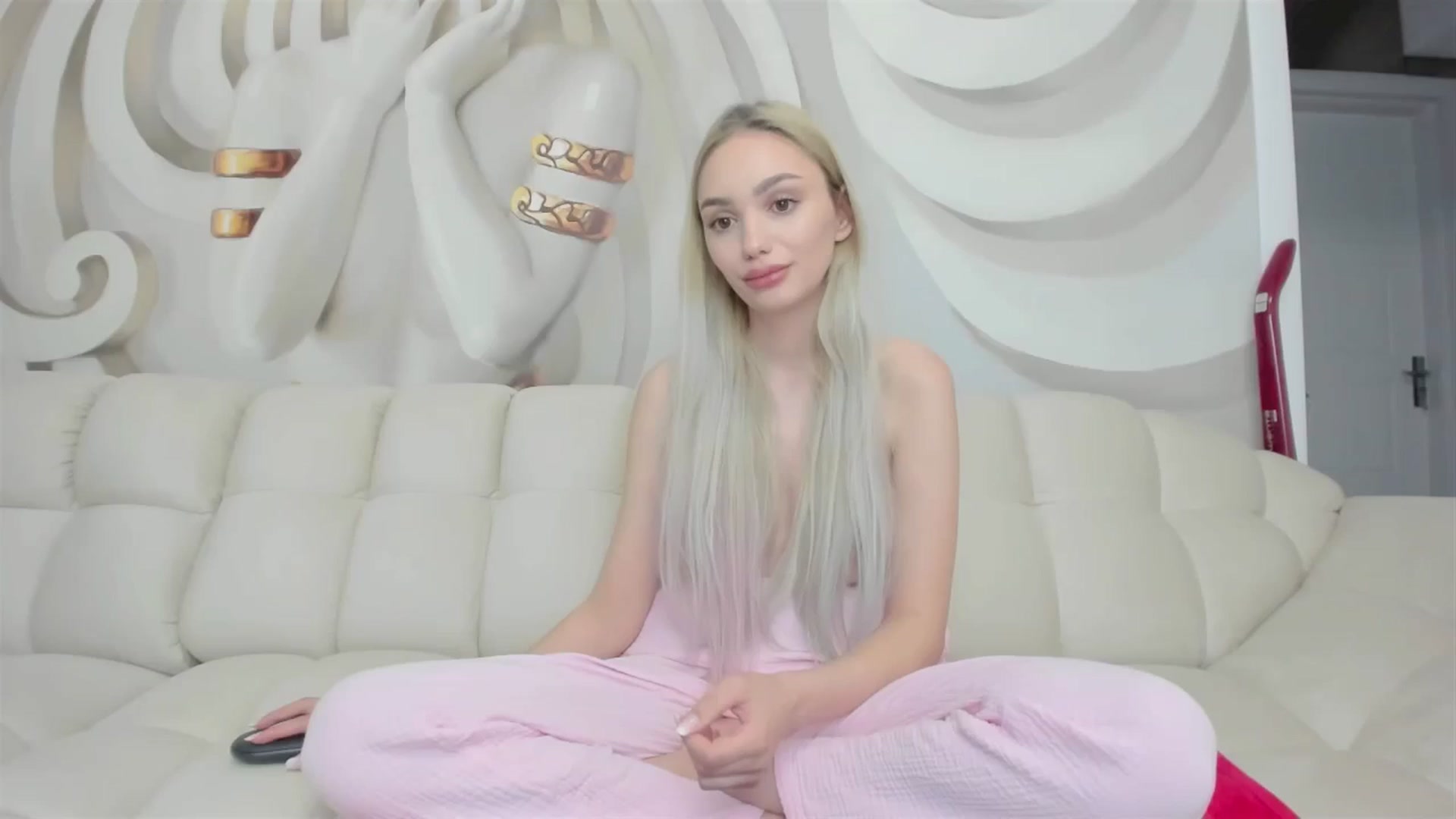 Gallery image thumbnail from HaleySweet18's myfreecams stream on, 04/21/2025, 21:30 image 12 of 20