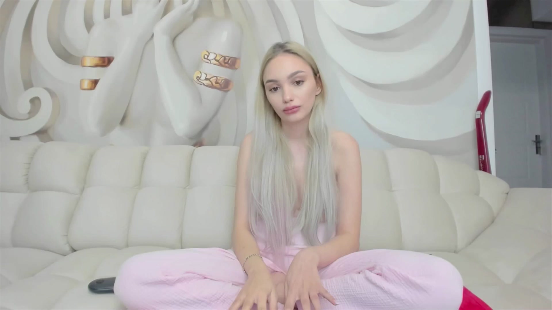 Gallery image thumbnail from HaleySweet18's myfreecams stream on, 04/21/2025, 21:30 image 14 of 20