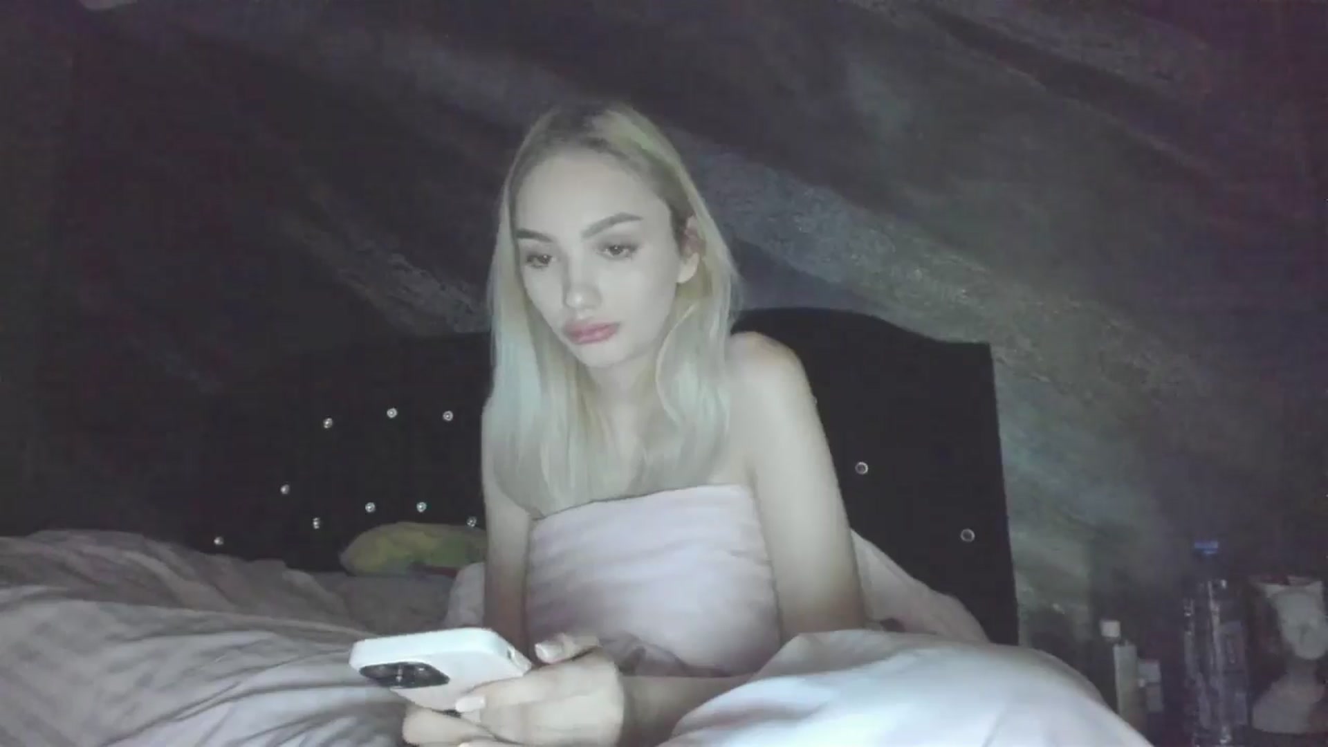 Gallery image thumbnail from HaleySweet18's myfreecams stream on, 04/21/2025, 23:59 image 9 of 20