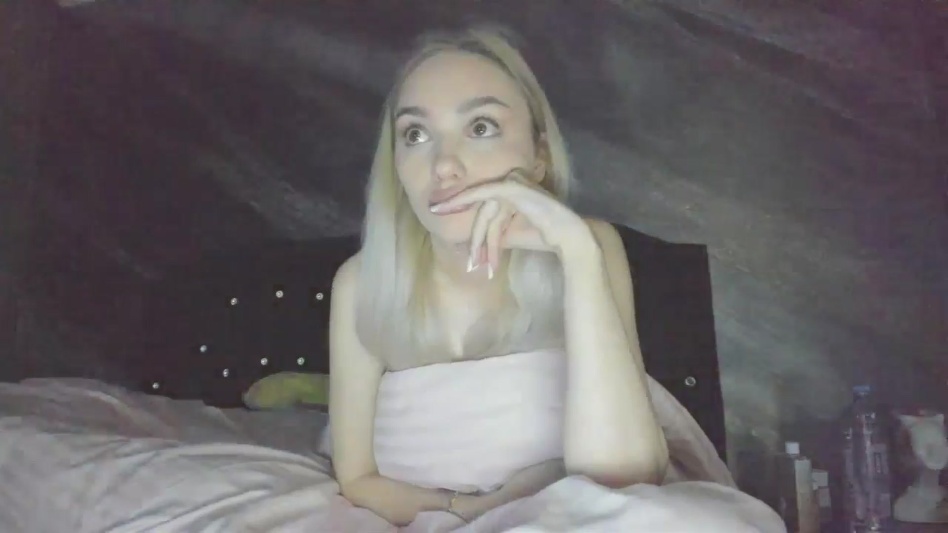 Gallery image thumbnail from HaleySweet18's myfreecams stream on, 04/21/2025, 23:59 image 8 of 20