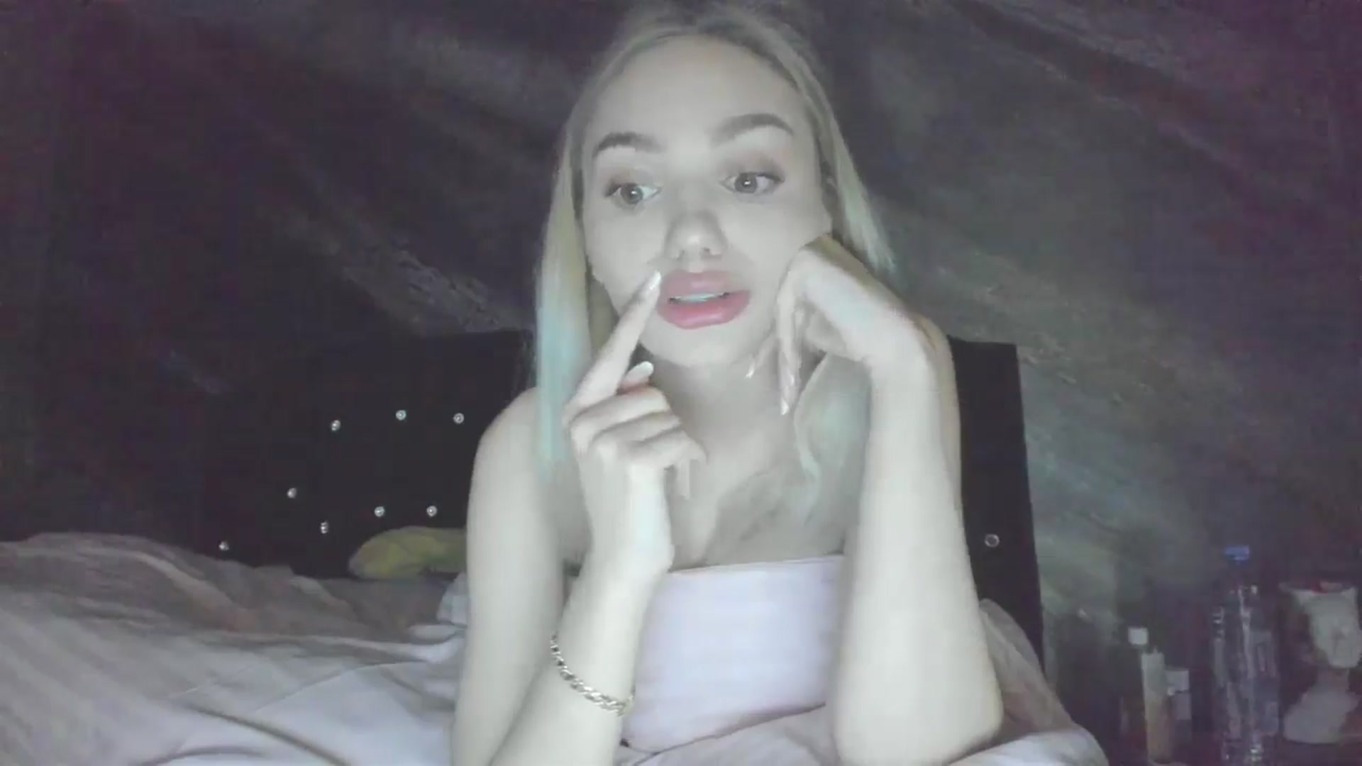 Gallery image thumbnail from HaleySweet18's myfreecams stream on, 04/21/2025, 23:59 image 10 of 20