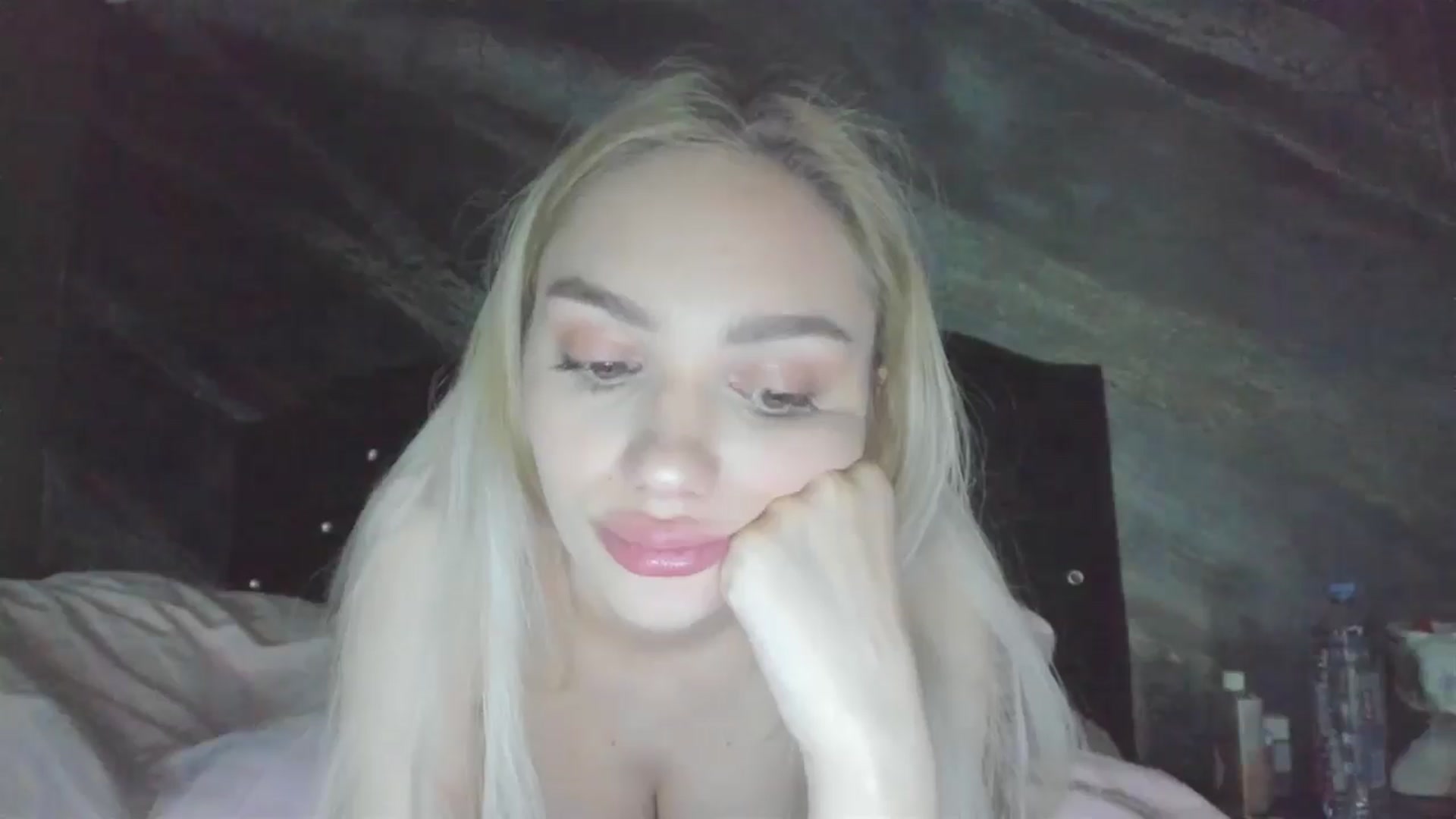 Gallery image thumbnail from HaleySweet18's myfreecams stream on, 04/21/2025, 23:59 image 14 of 20