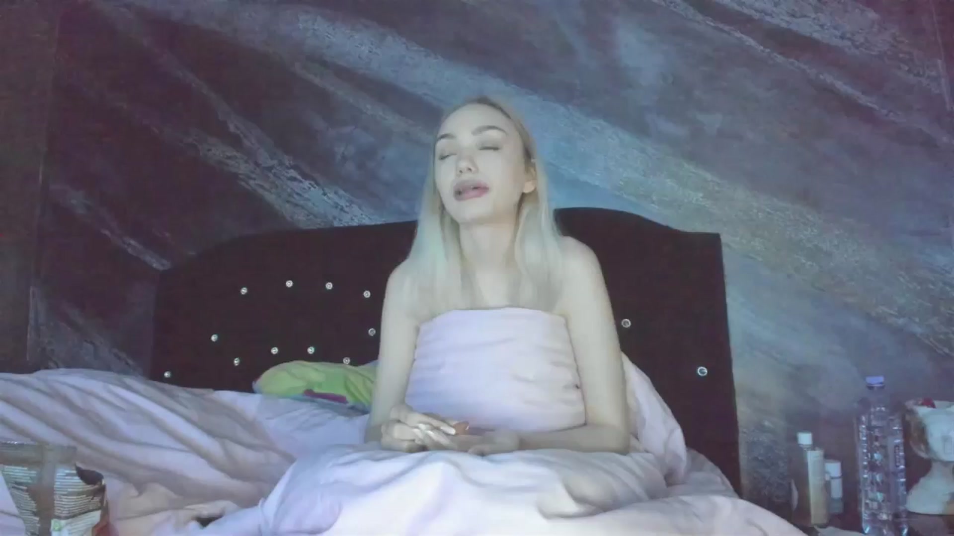 Gallery image thumbnail from HaleySweet18's myfreecams stream on, 04/21/2025, 23:59 image 3 of 20